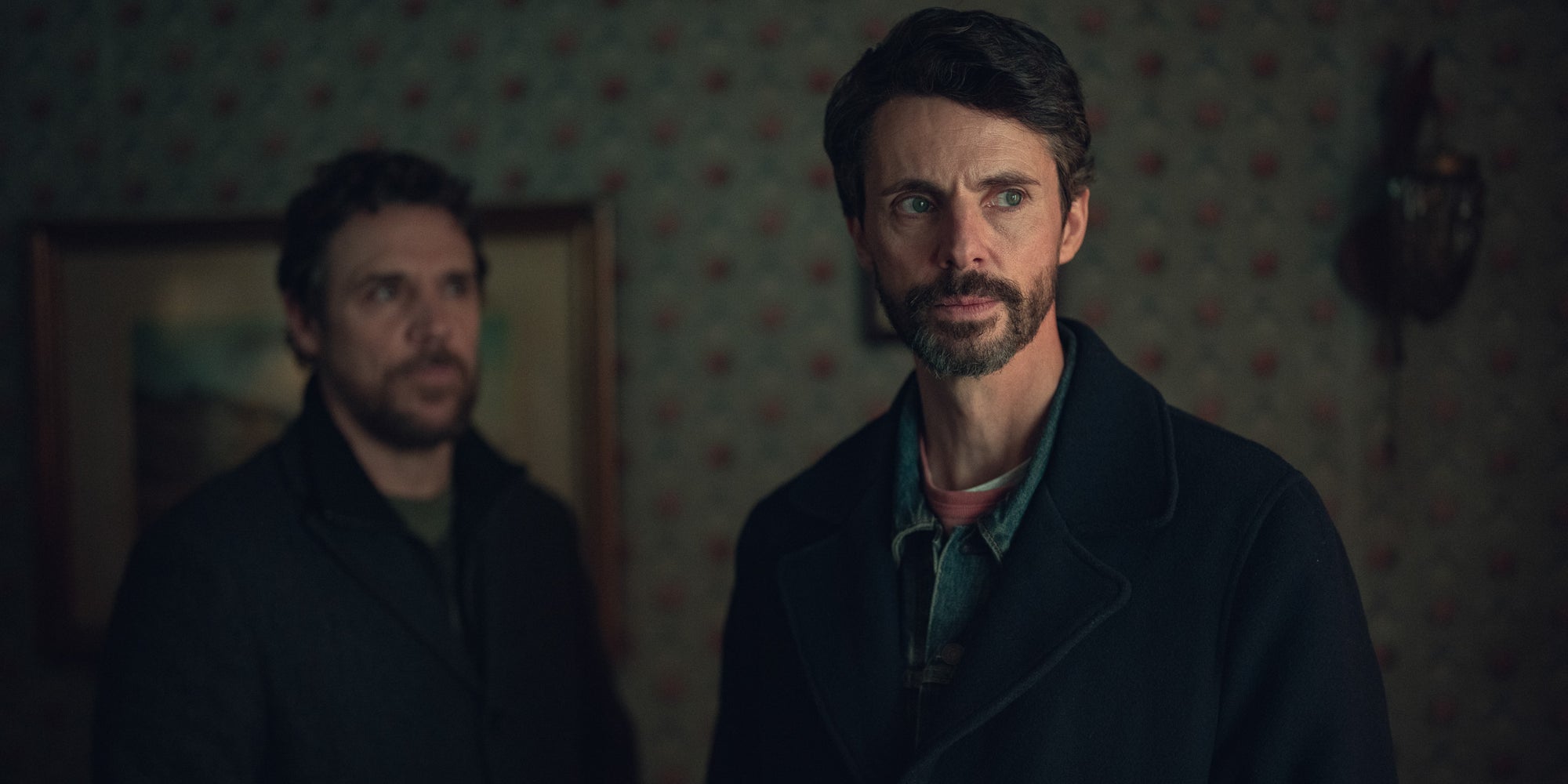Matthew Goode incarne l'inspecteur Carl Morck dans la saison 1 de la série "Les Dossiers oubliés" sur Netflix.