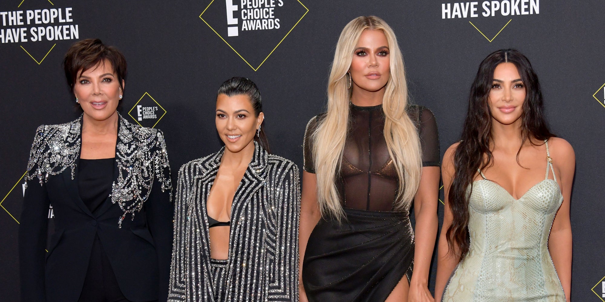 Kris Jenner, Kourtney, Khloé et Kim Kardashian sur le tapis rouge des E! People's Choice Awards, à Santa Monica, le 10 novembre 2019.