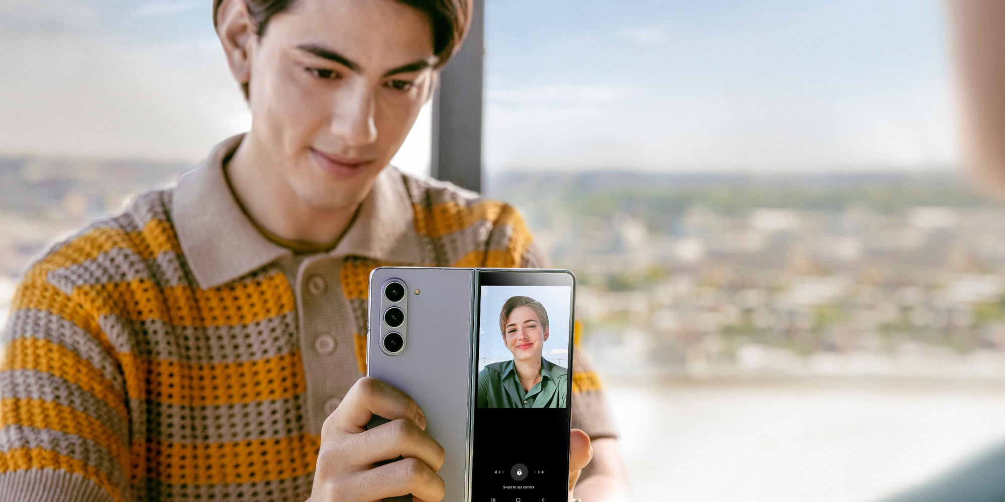 Une version plus abordable du smartphone pliable de Samsung (le Galaxy Z Fold5 en photo) en préparation ?