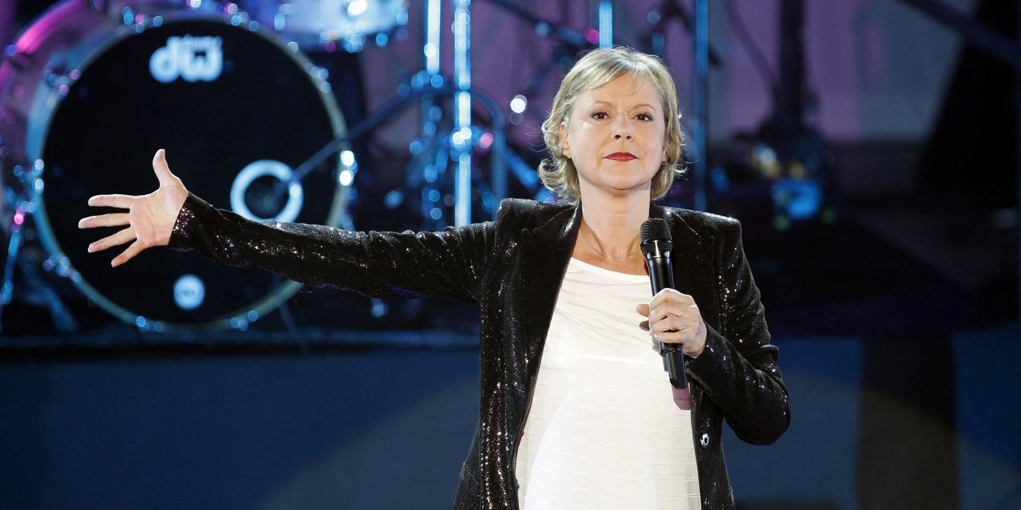 Dorothée sur la scène de l'Olympia, le 17 avril 2010, à Paris.