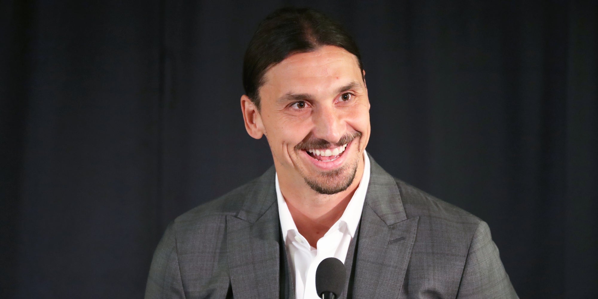 Zlatan Ibrahimovic à l'inauguration d'une statue à son effigie dans sa ville natale de Malmo, en Suède, le 8 octobre 2019.
