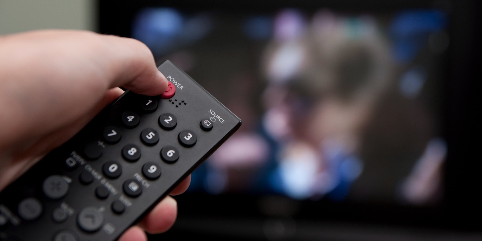 Lorsque vous l'éteignez, votre box TV se met en veille, continuant ainsi à consommer de l'énergie. Voici comment faire des économies en la mettant en "veille profonde".