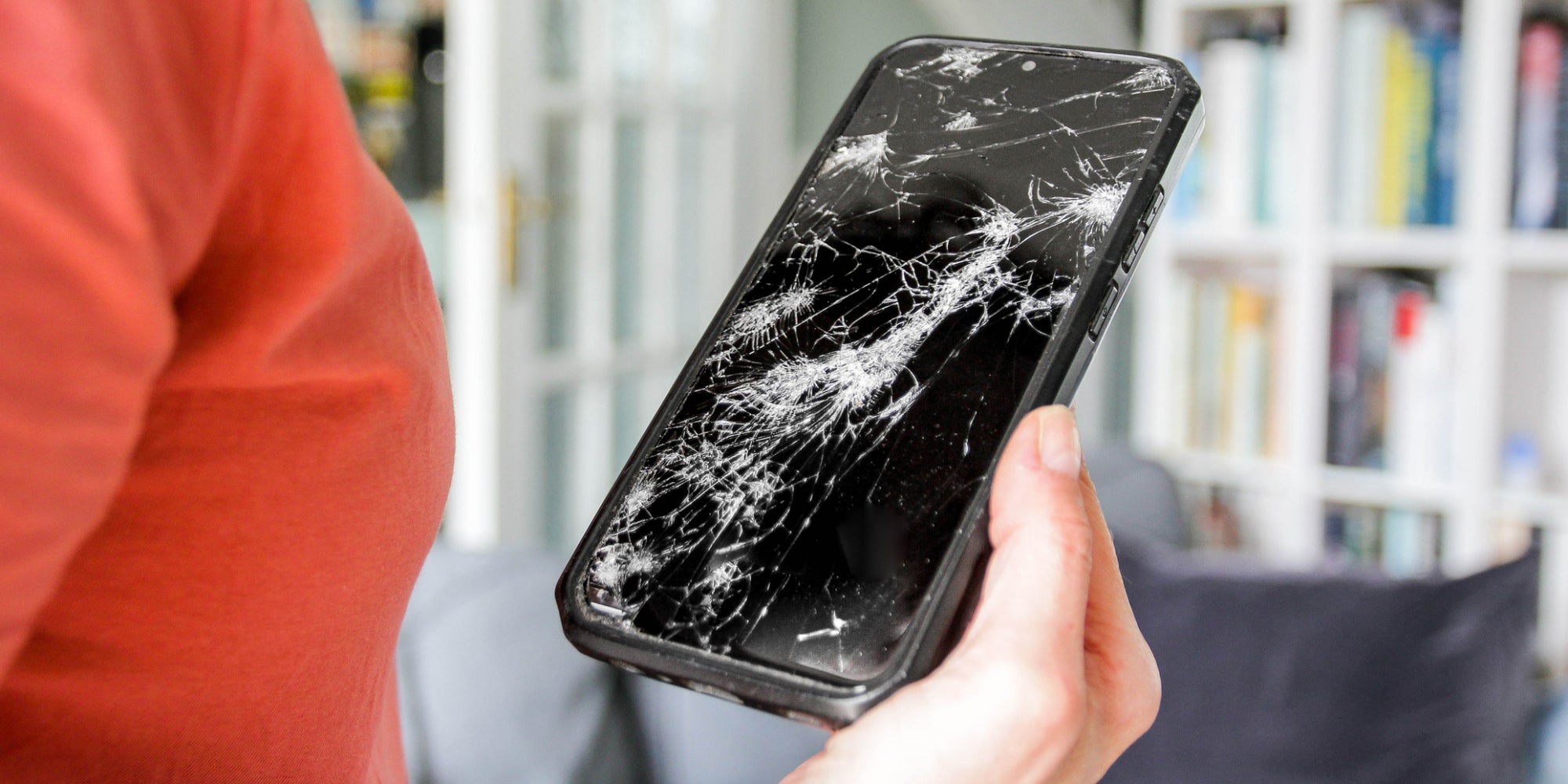 En emmenant son smartphone partout, un accident est vite arrivé...