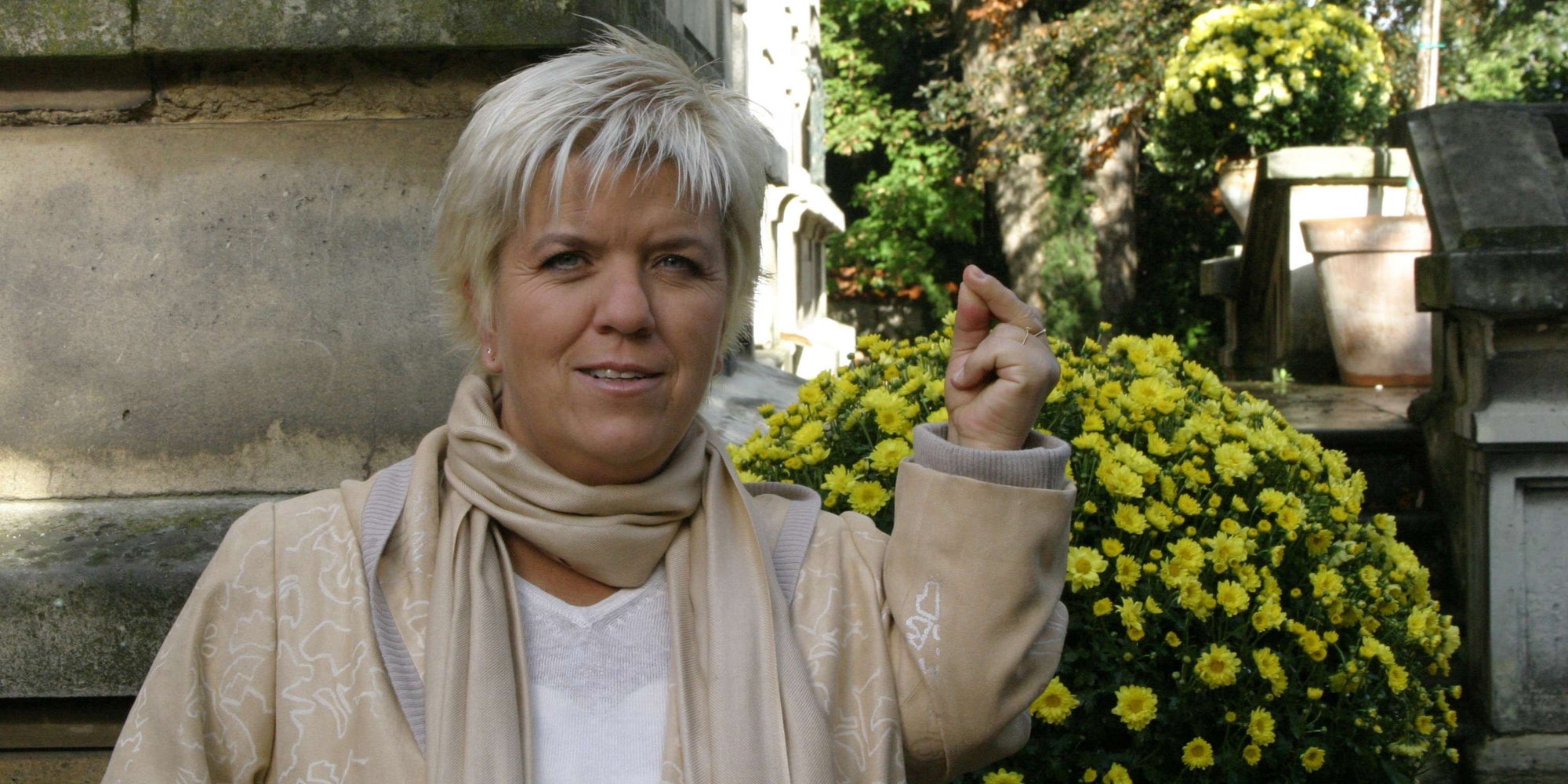 L'actrice Mimie Mathy dans Joséphine, ange gardien