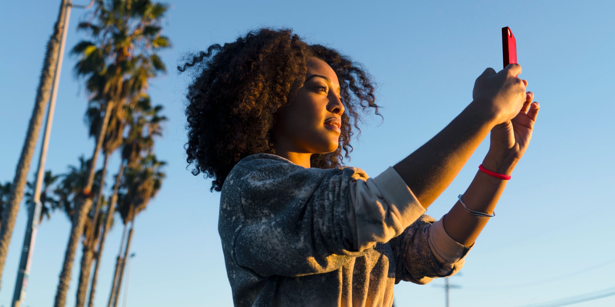 Visual Intelligence vous permet d'obtenir instantanément des informations sur votre environnement grâce à l'appareil photo de votre smartphone.