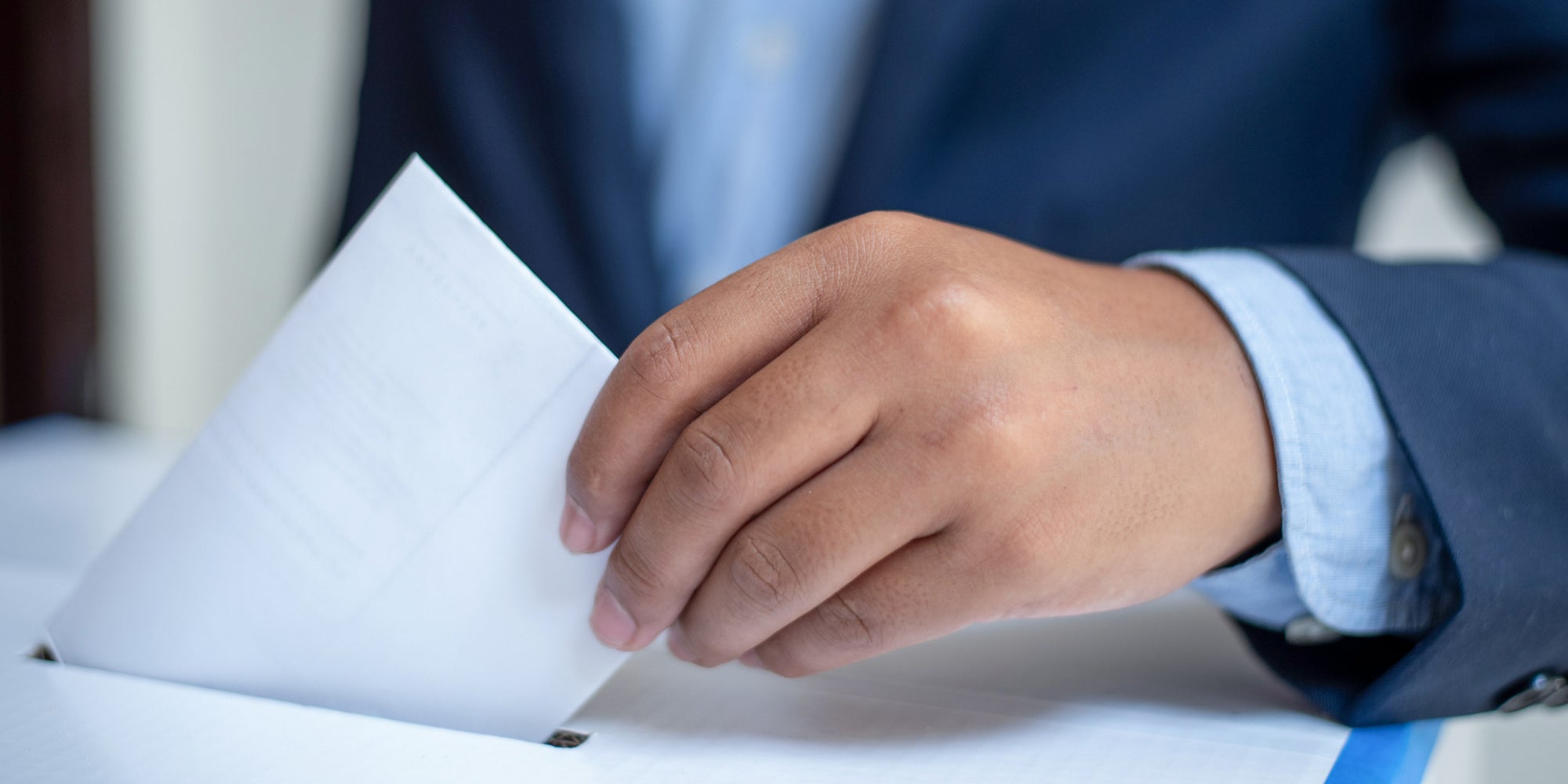 Voici comment faire pour une procuration de vote à distance pour les prochaines élections.