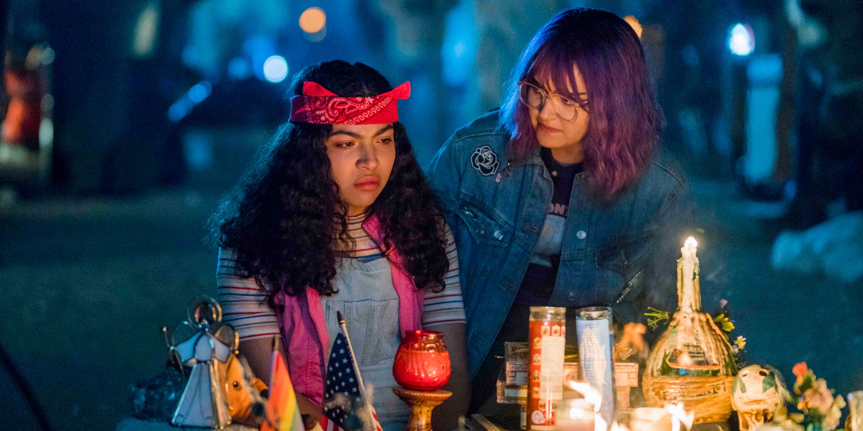 Gertrudes Yorkes et Molly Hernandez dans Marvel's Runaways sur SYFY.