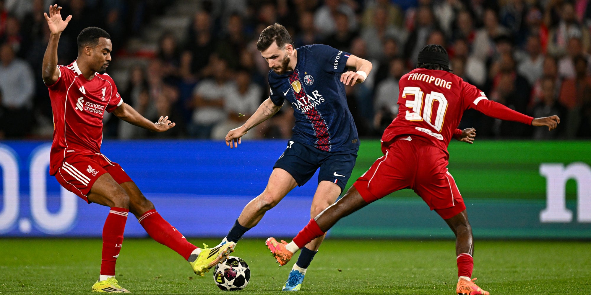 Khvicha Kvaratskhelia dans ses œuvres face à Liverpool lors du match aller, le 8 avril 2026 au Parc des Princes. 