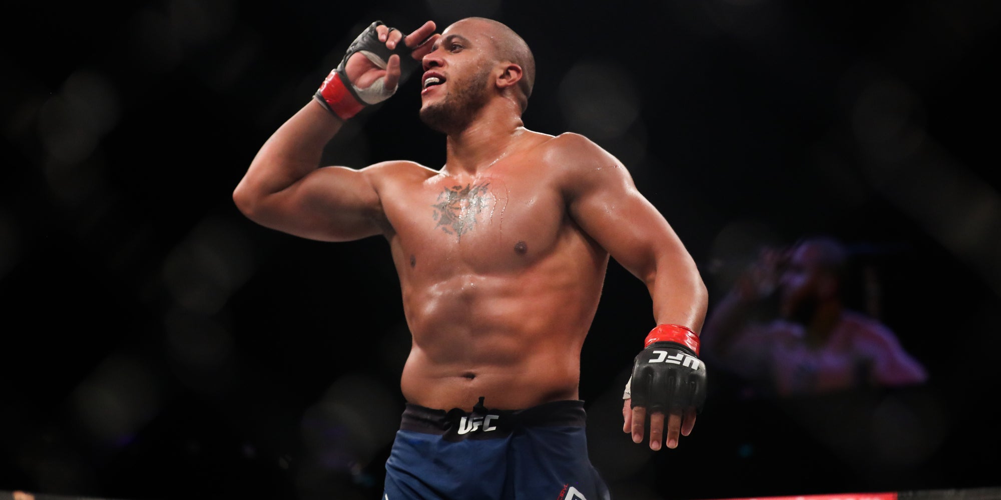 Ciryl Gane lors de sa victoire contre Don Tale Mails lors de l'UFC Fight Night à Singapour, le 26 octobre 2019