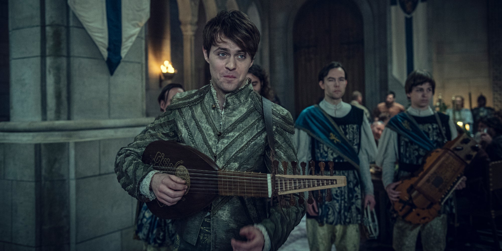 Jaskier et sa chanson déjà mythique Toss A Coin To Your Witcher dans The Witcher sur Netflix.