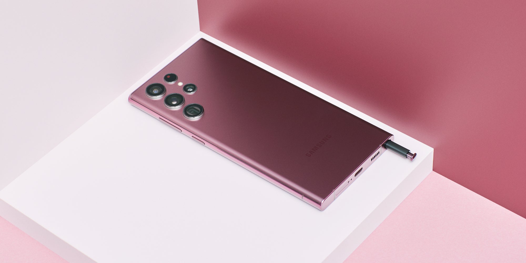 Le brillant Samsung Galaxy S22 Ultra fait partie des smartphones premium en promo pendant la 5G Week chez SFR.