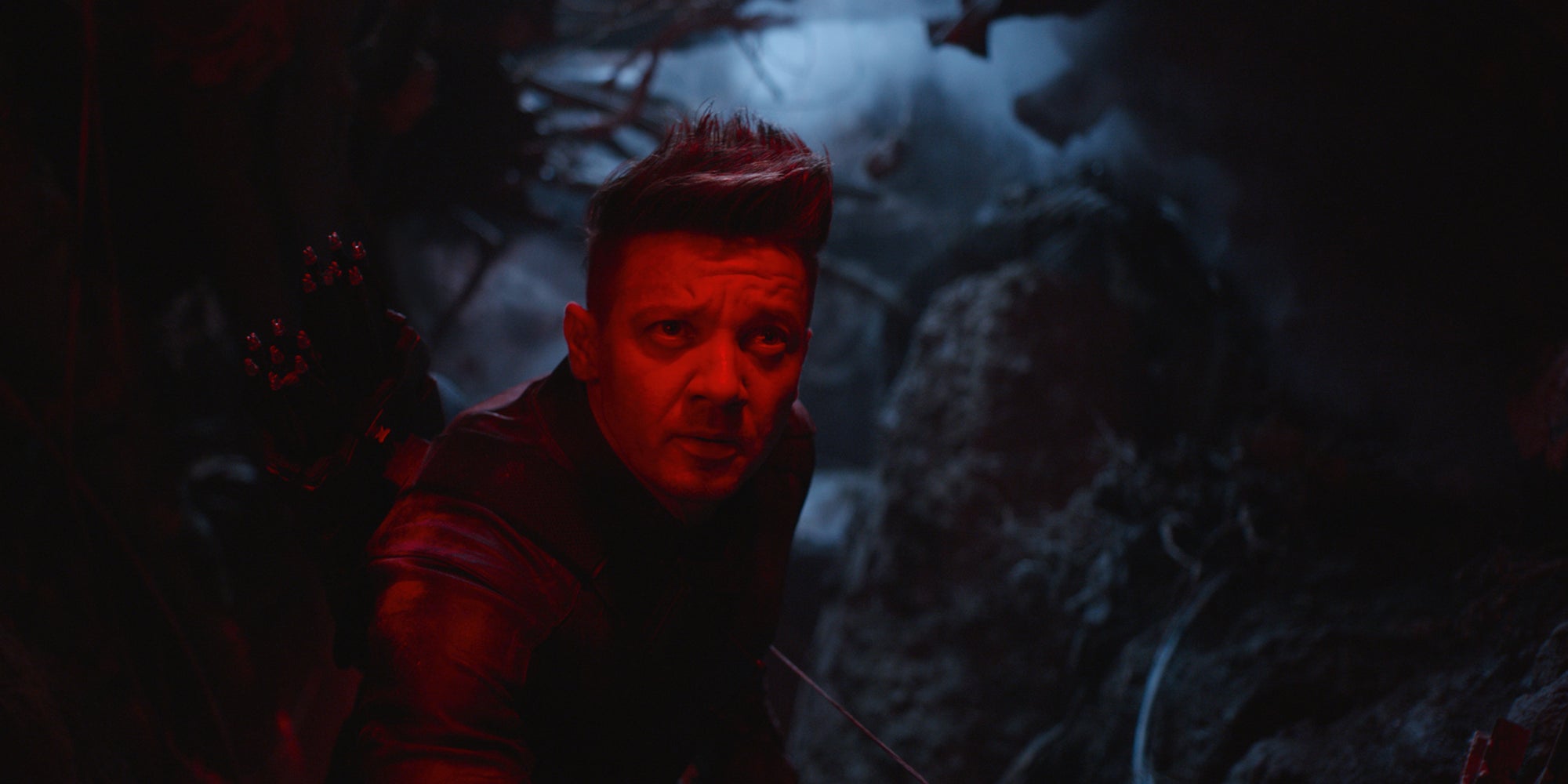 Clint Barton, alias Hawkeye (Jeremy Renner), semble plus sombre que jamais dans le trailer d’Avengers: Endgame.