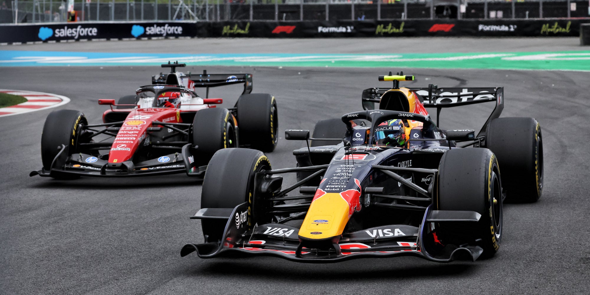 Isack Hadjar (Red Bull) et Charles Leclerc (Ferrari) se disputent une position lors du Grand Prix du Canada 2026.