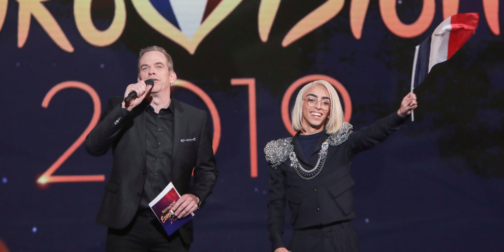 Bilal Hassani accompagné de Garou lors de son sacre à Destination Eurovision.