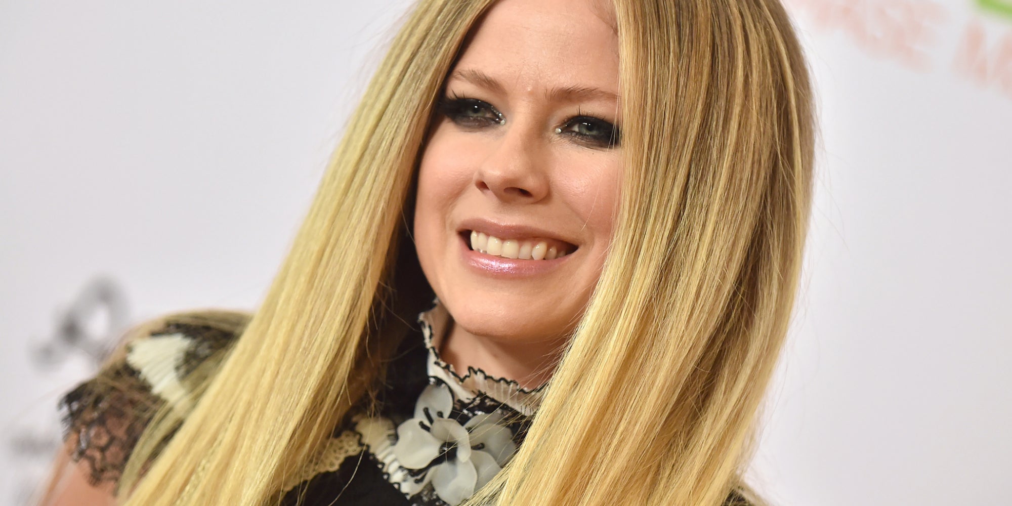 La chanteuse canadienne Avril Lavigne raconte son combat contre la maladie de Lyme dans son nouvel album Head Above Water