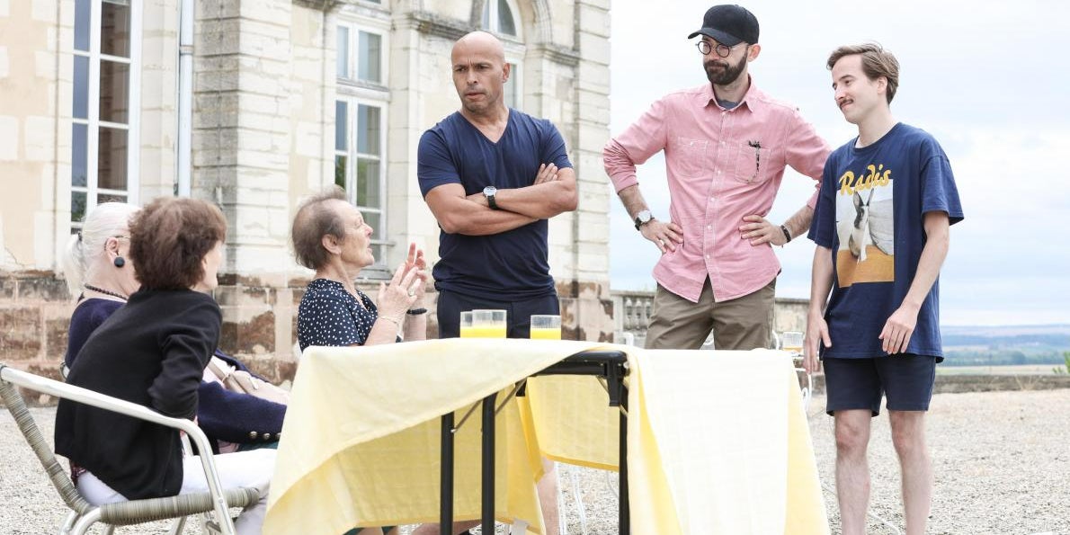 Le duo Vilebrequin aux côtés d'Éric Judor, dans le dernier épisode de la saison 9 de Top Gear France, à voir ce soir sur RMC Découverte.