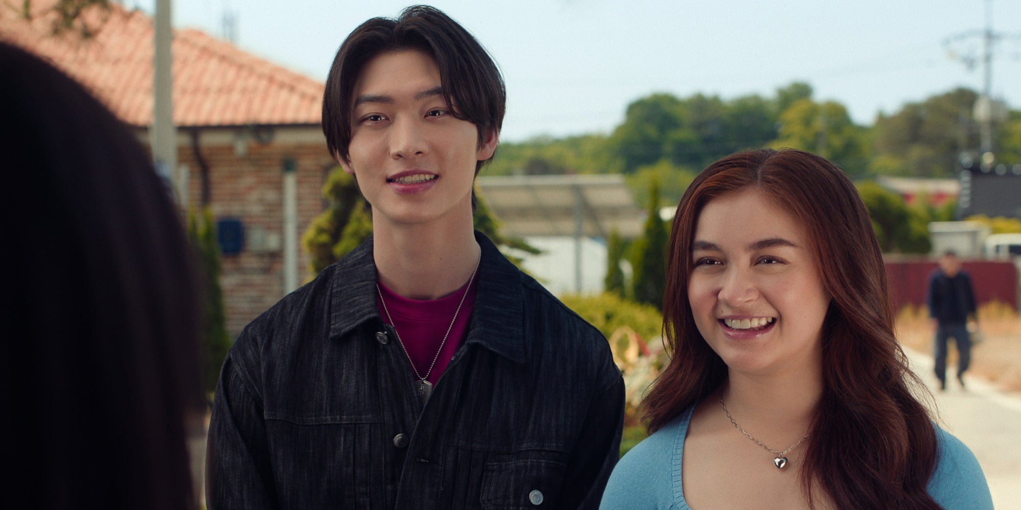 Min Ho Moon (Sang Heon Lee) et Kitty Song Covey (Anna Cathcart) dans l'épisode 5 de la saison 2 de "XO, Kitty", disponible sur Netflix. 