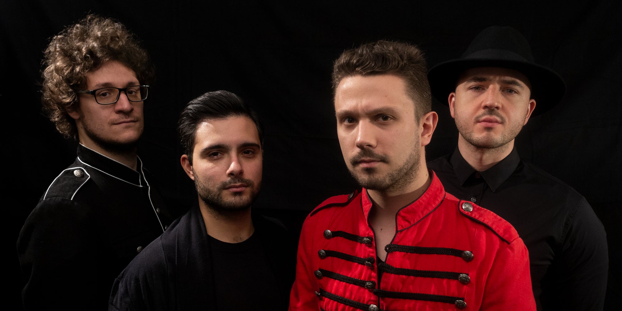 MAGOYOND emprunte autant au cabaret qu'au metal