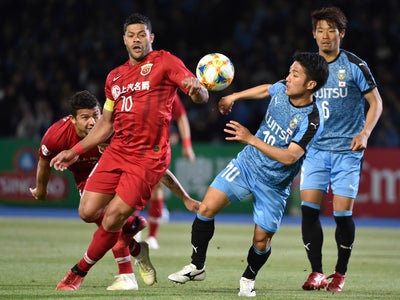 Un footballeur international quitte sa femme pour... sa nièce !