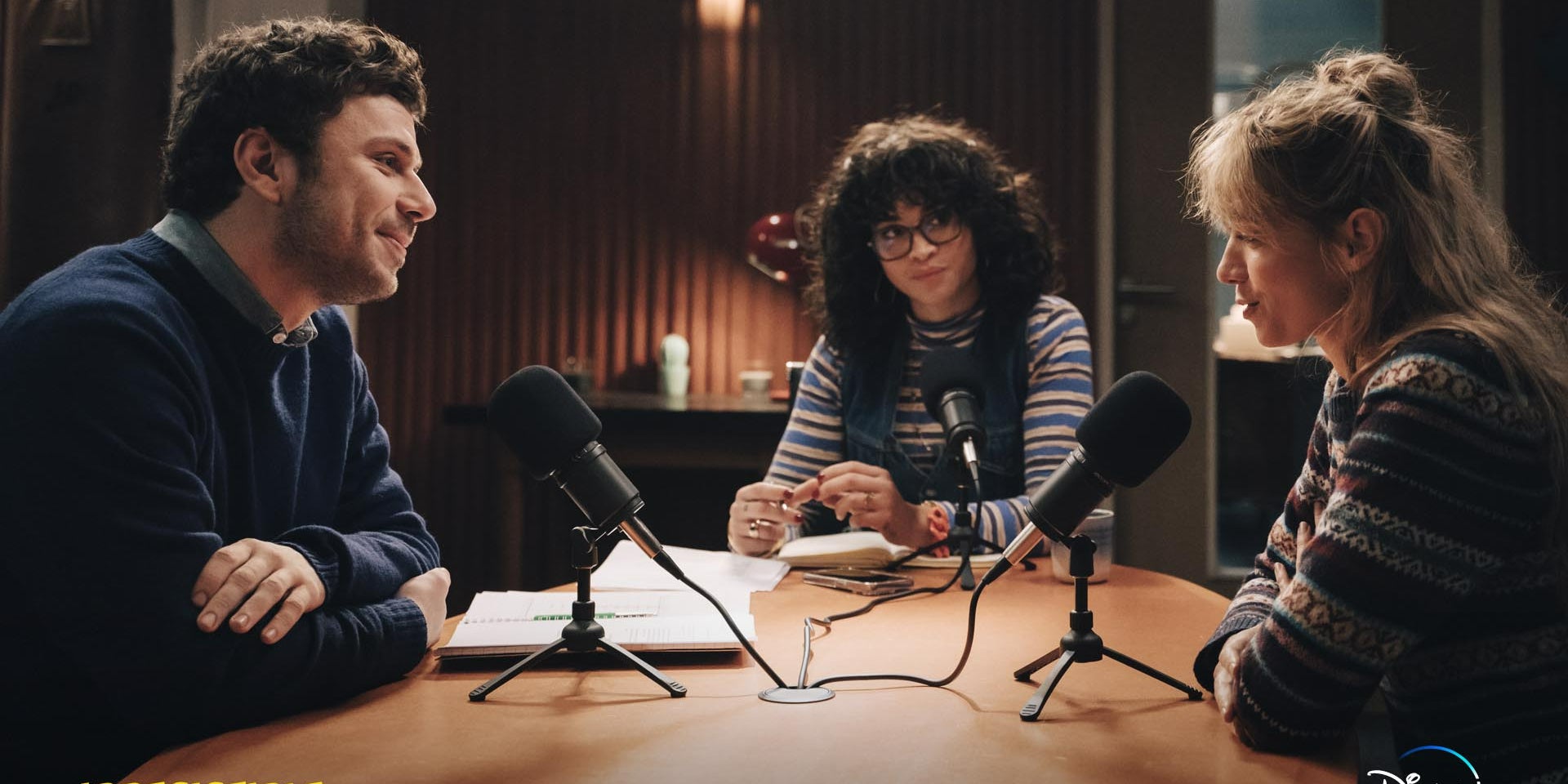 Dans la rom-com française "Irrésistible", Adèle (Camélia Jordana) crée le podcast "La maladie d'amour".