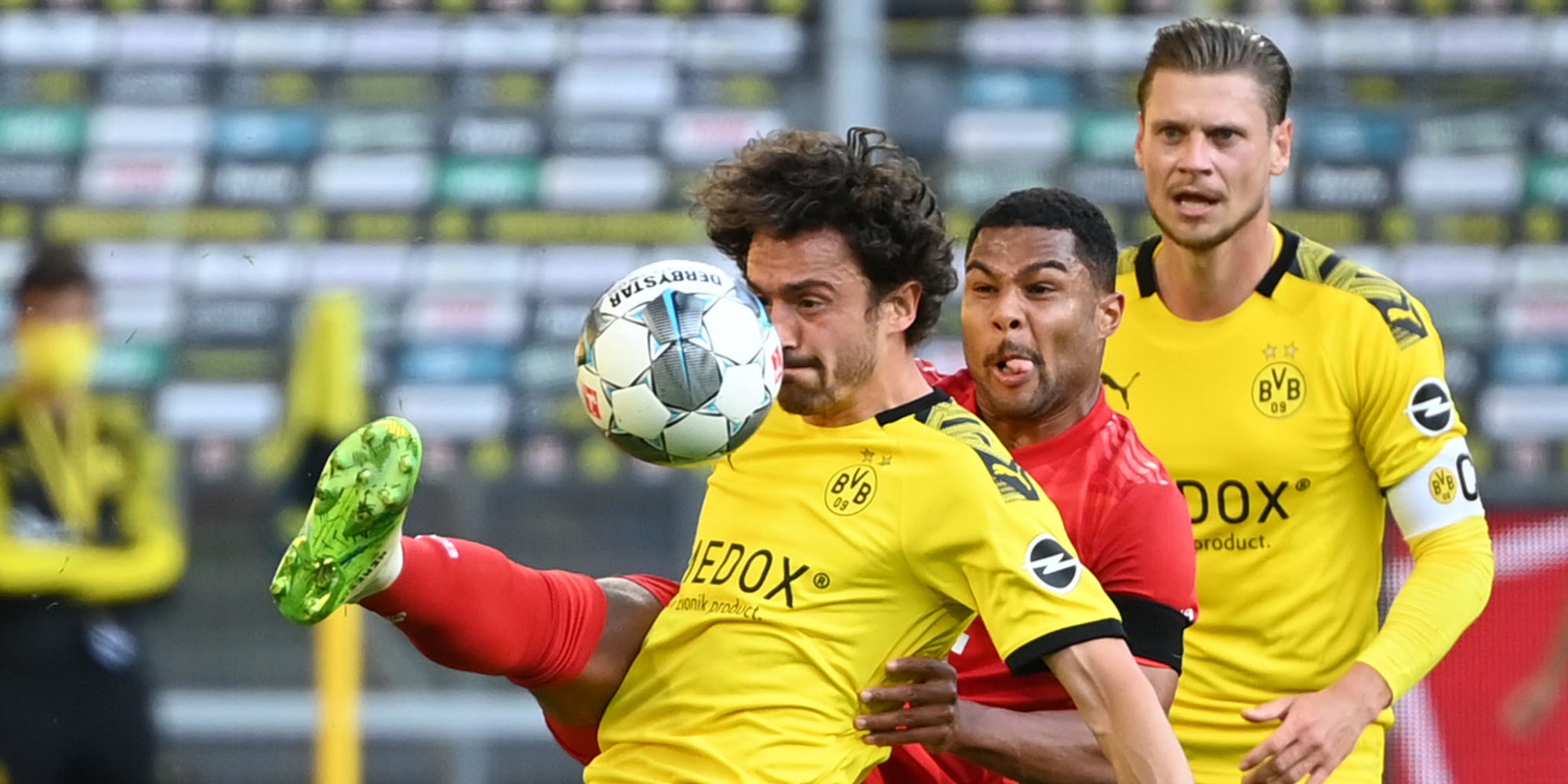 Gnarby et Delaney à la lutte lors du match de Bundesliga Dortmund - Bayern Munich, le 26 mai 2020 à Dortmund