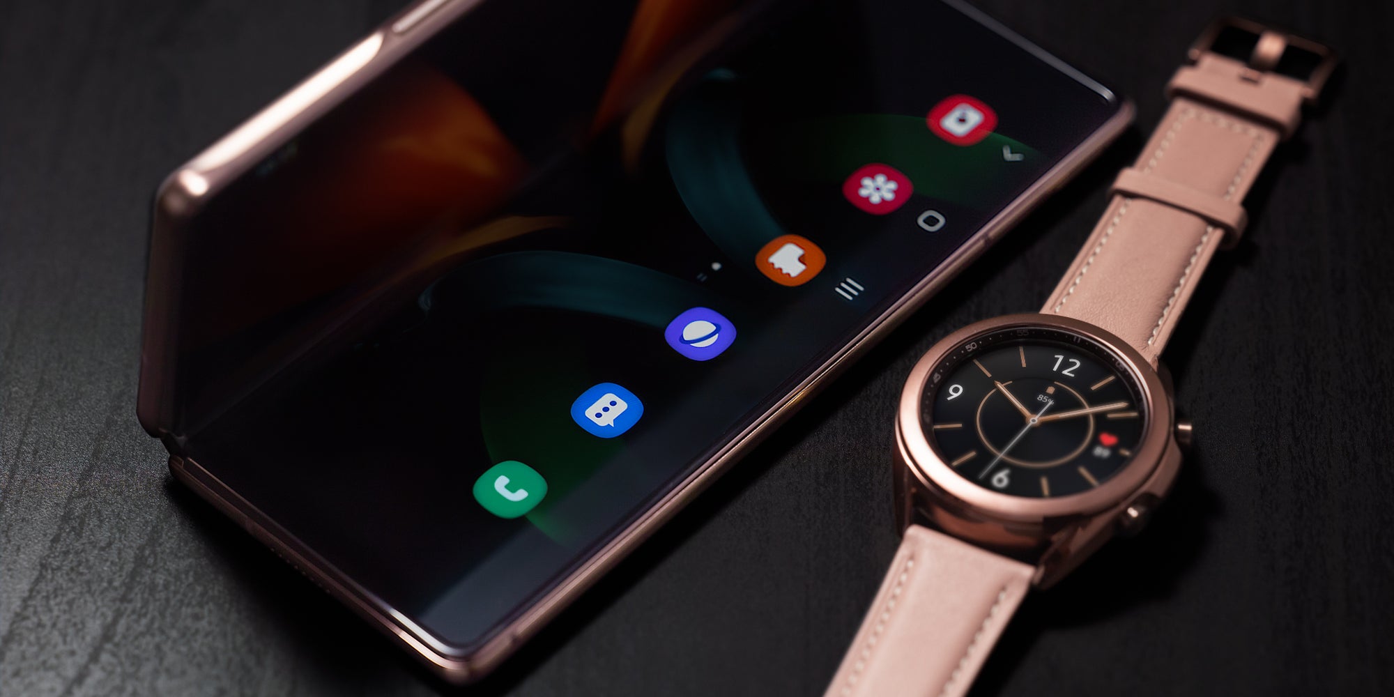Le Galaxy Z Fold 2 et la Galaxy Watch 3, dévoilés lors de la dernière "Galaxy Unpacked" estivale, en août 2020...