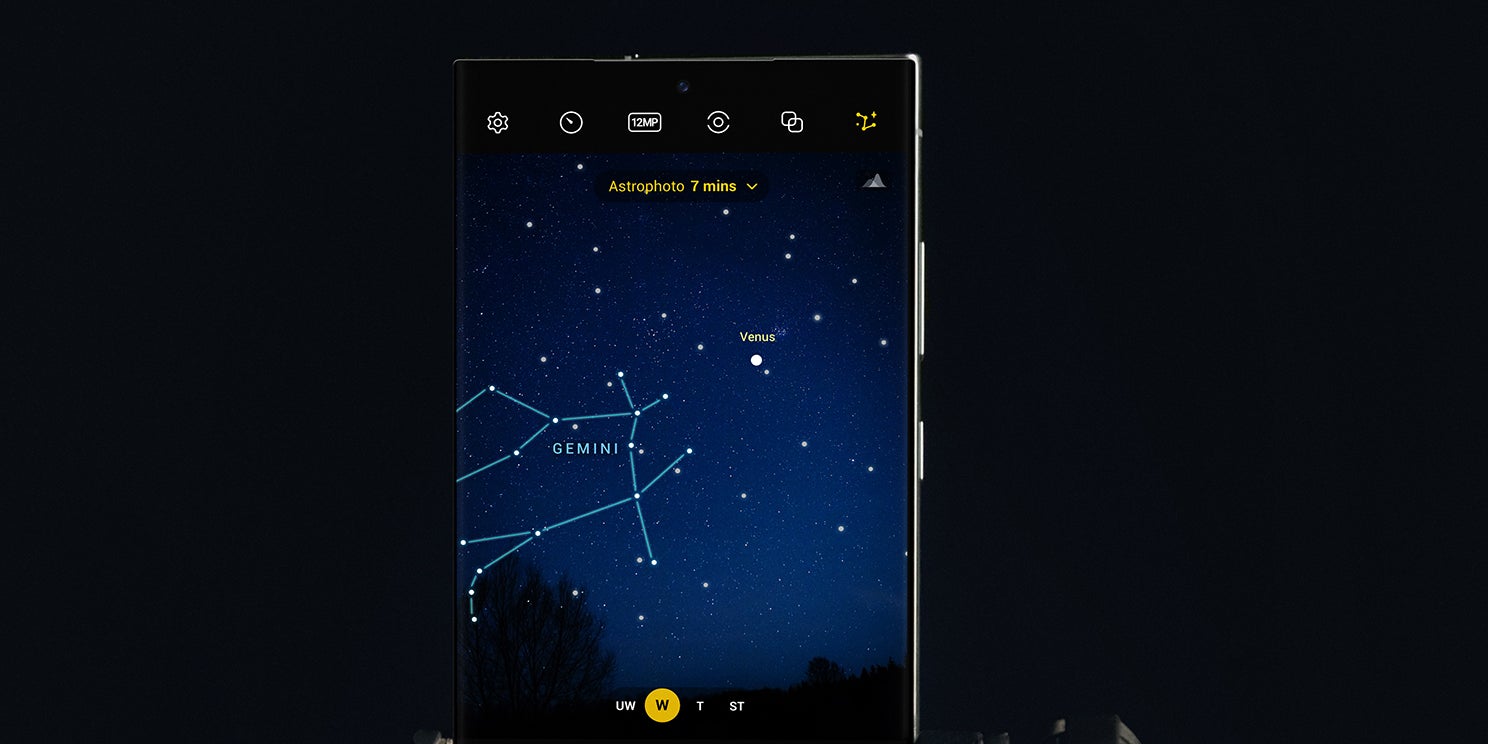 Le mode Astrophoto de Samsung (ici sur un Samsung Galaxy S23 Ultra) vous permet de prendre des clichés de ciels étoilés dans les meilleures conditions.