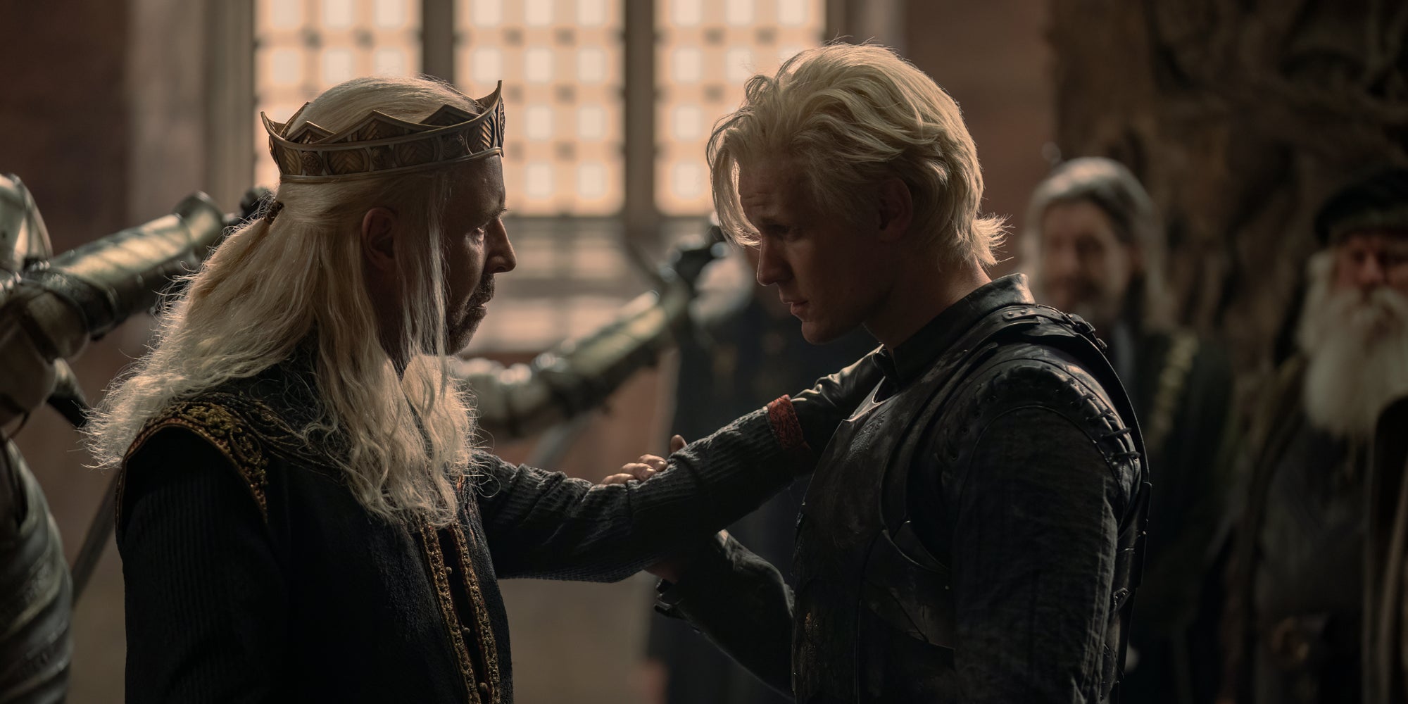 Paddy Considine et Matt Smith dans la série "House of the Dragon".