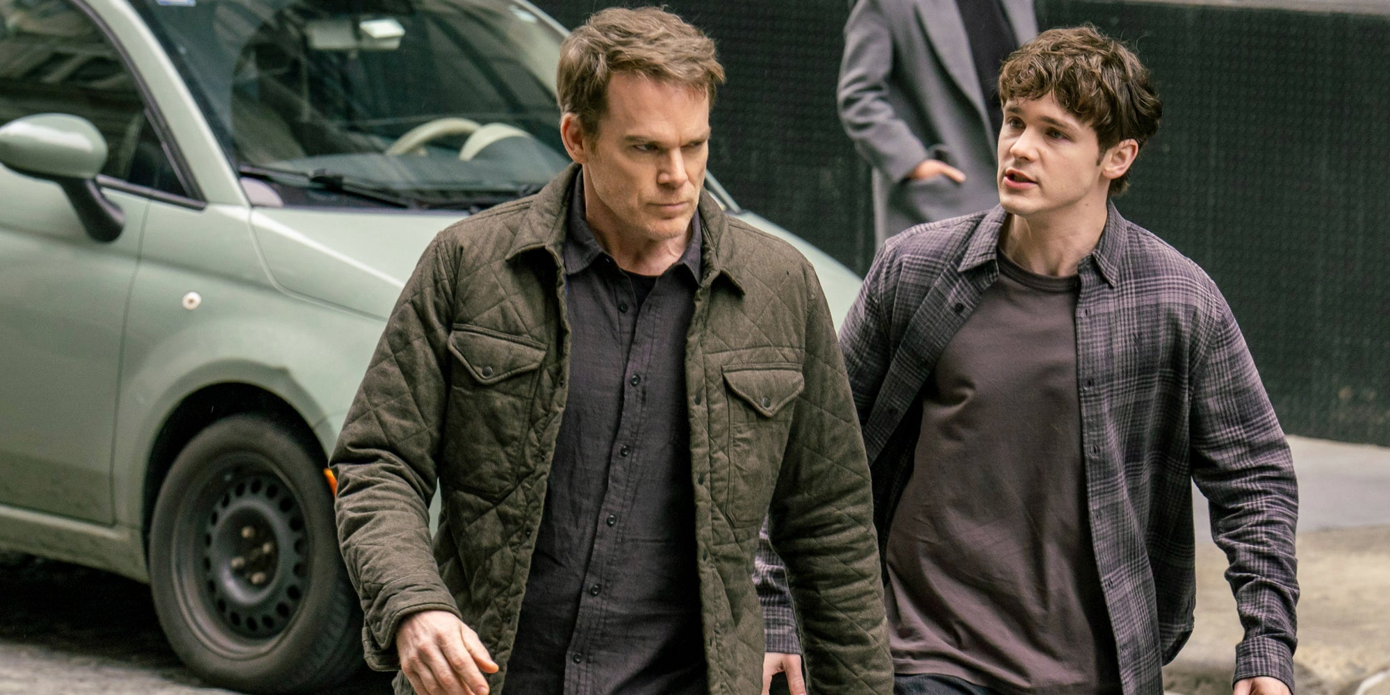 Michael C. Hall (Dexter Morgan) et Jack Alcott (Harrison Morgan) dans l'épisode 9 de la saison 1 de "Dexter : Resurrection". 
