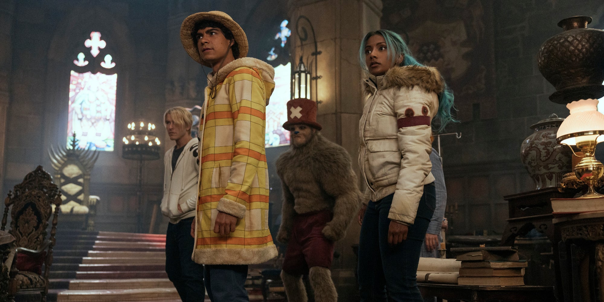 Taz Skylar, Iñaki Godoy, Gavin Gomes et Charithra Chandran dans la saison 2 du live-action de "One Piece" sur Netflix.