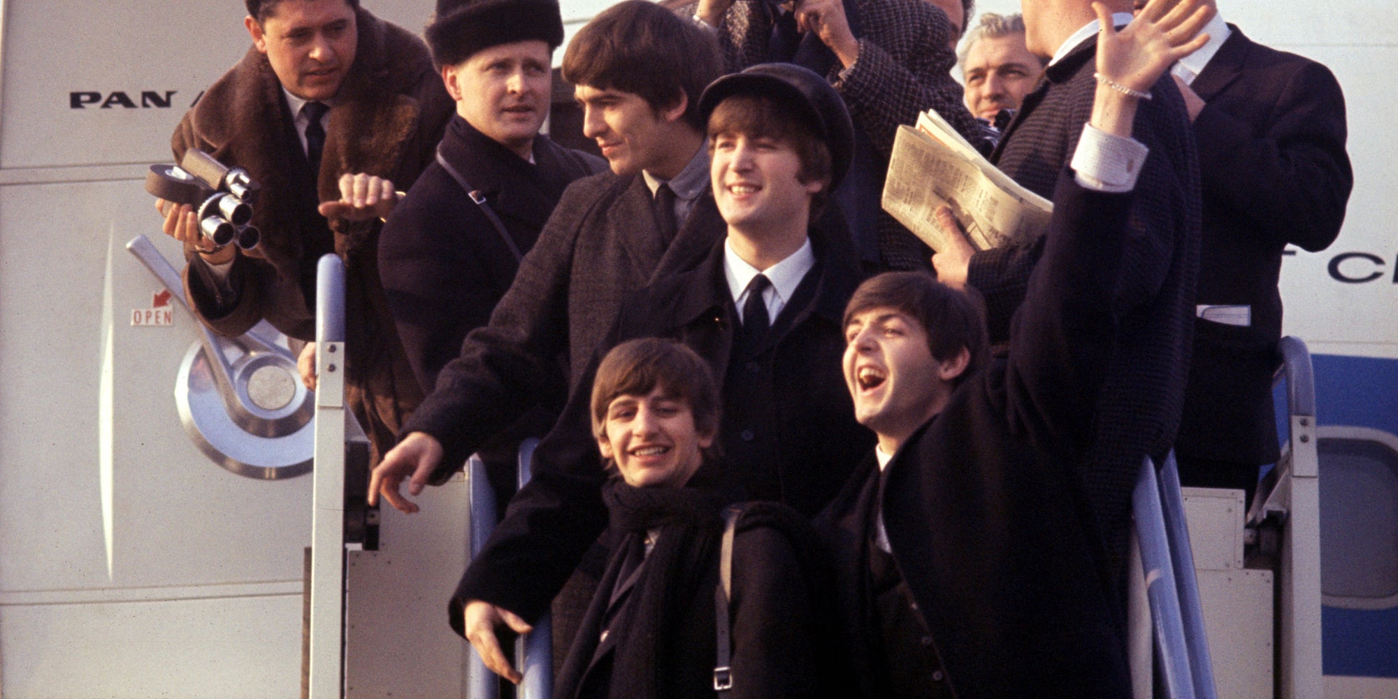 Préparez-vous à (re)vivre le moment électrisant où les Beatles se sont posés pour la première fois en Amérique. 