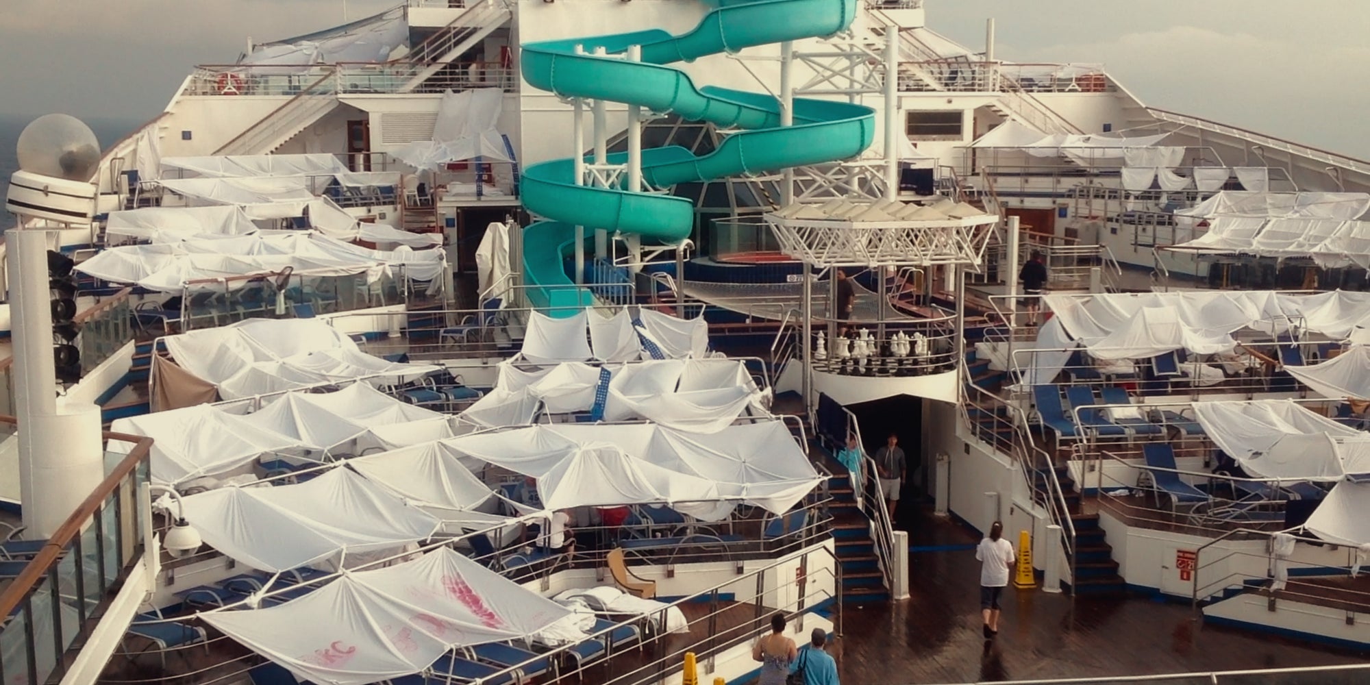 Netflix dévoile ''Chaos d’anthologie : La croisière ne s’amuse plus'', un documentaire sur une croisière vraiment pas comme les autres.