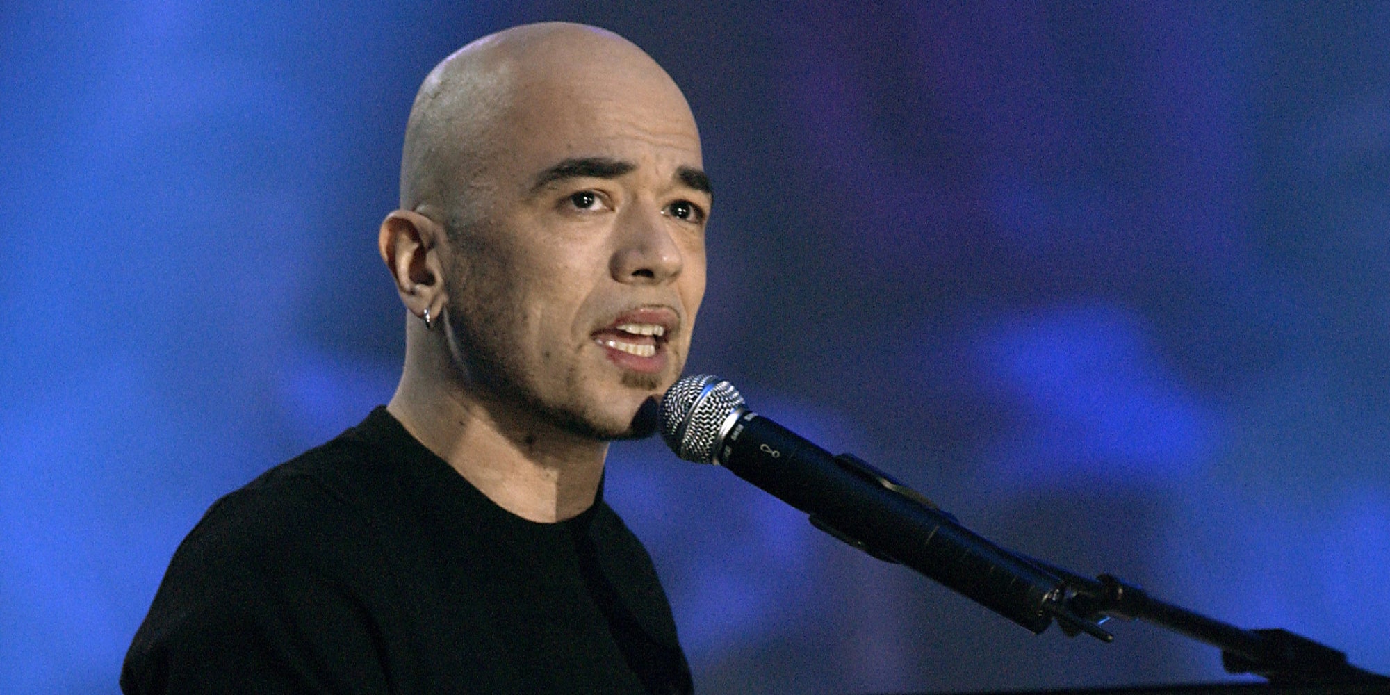 Pascal Obispo sur la scène des victoires de la musique en 2004.