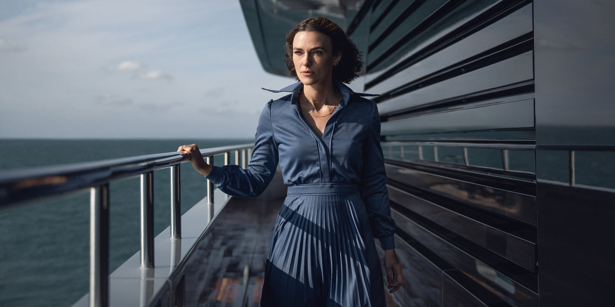 Keira Knightley est Lo dans le thriller dramatique "La Disparue de la cabine 10", disponible le 10 octobre prochain sur Netflix. 
