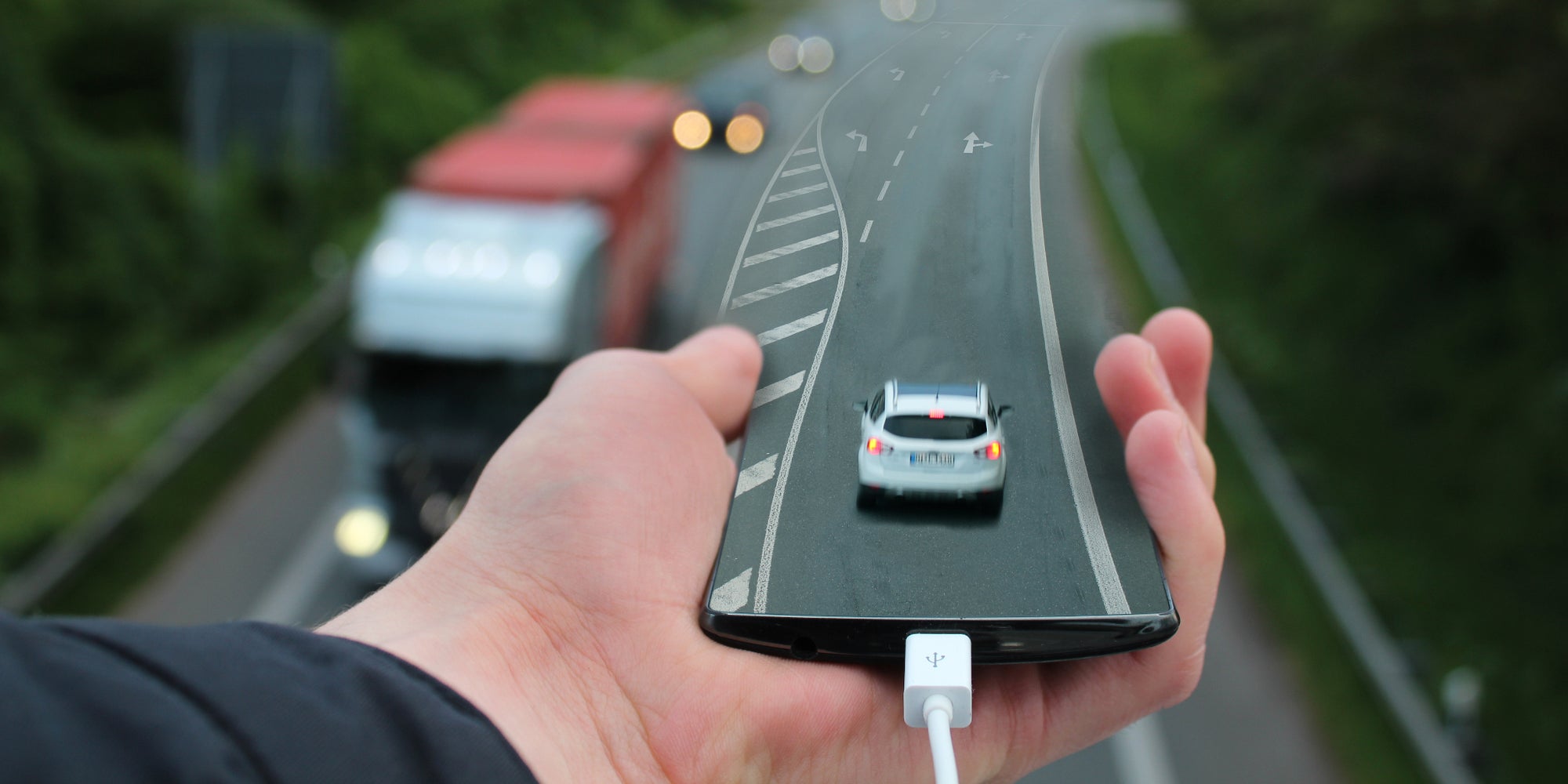 Conduire sa voiture à distance depuis son smartphone, c'est désormais possible.