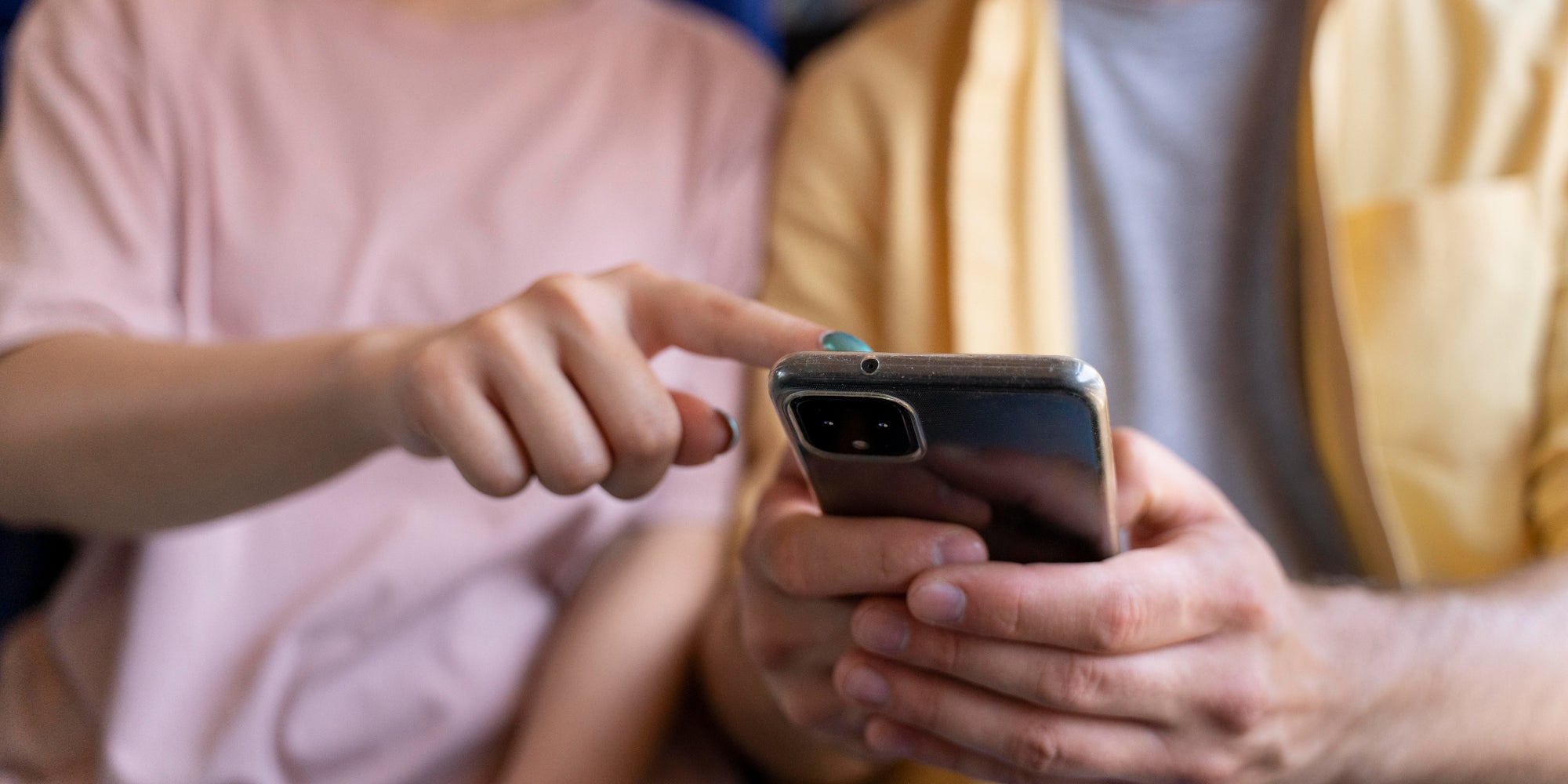 Lorsque l'on prête son smartphone, il vaut mieux être vigilant à ses données personnelles.