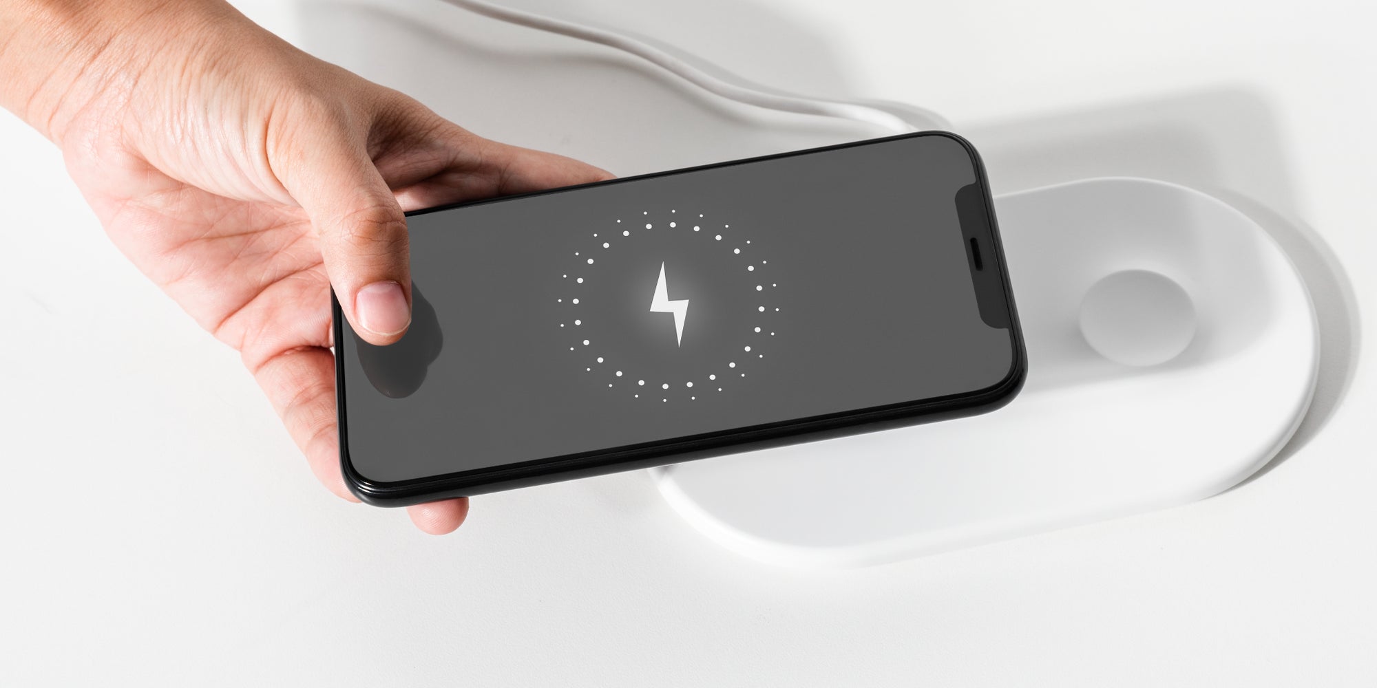 Pas encore totalement démocratisée, la recharge sans fil rapide pour smartphone pourrait devenir la norme dans les années à venir.