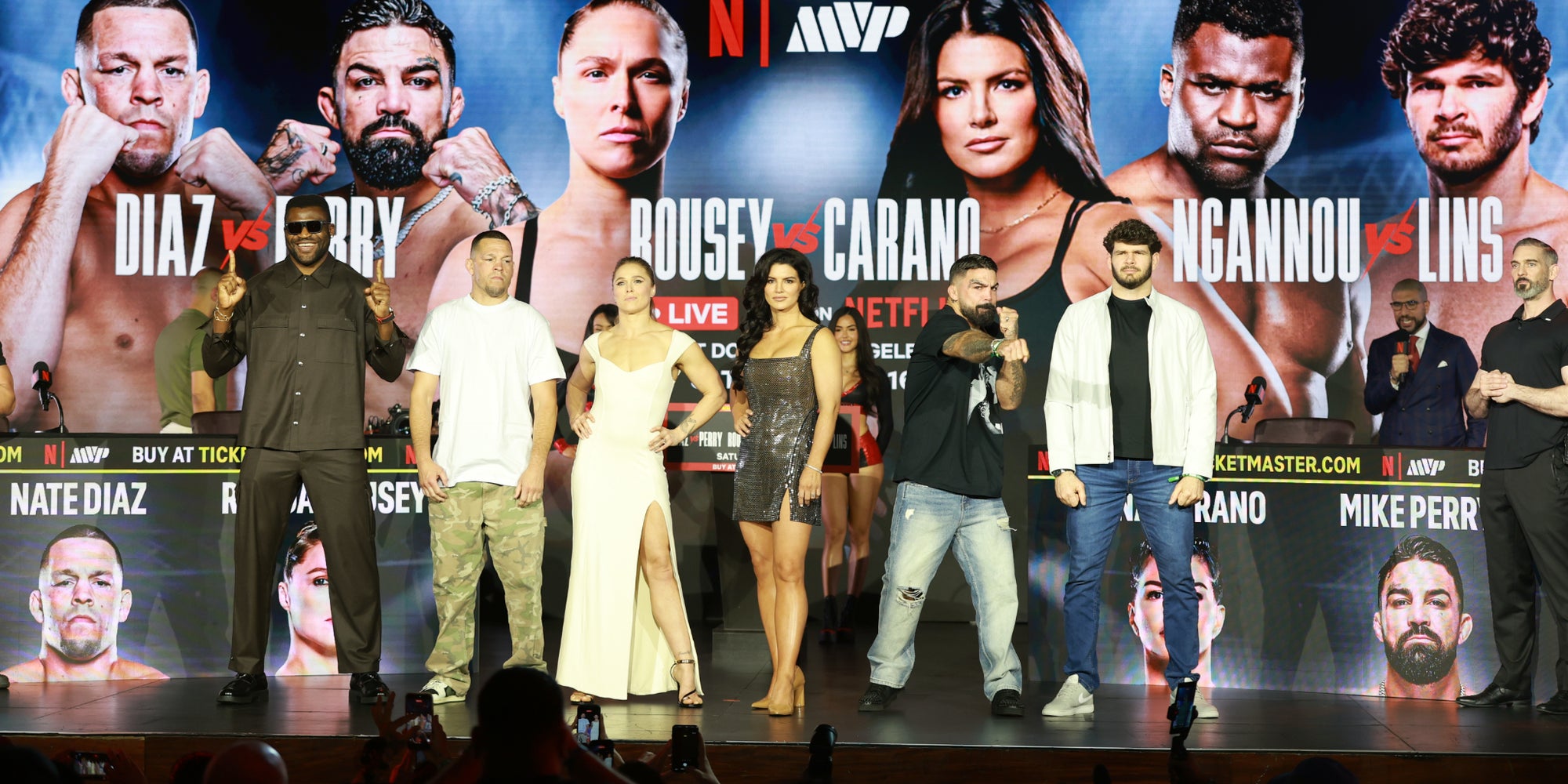 Francis Ngannou, Nate Diaz, Ronda Rousey, Gina Carano, Mike Perry et Philipe Lins lors de la conférence de presse pour l’événement Netflix x MVP, le 15 avril 2026 au Palladium (New York).