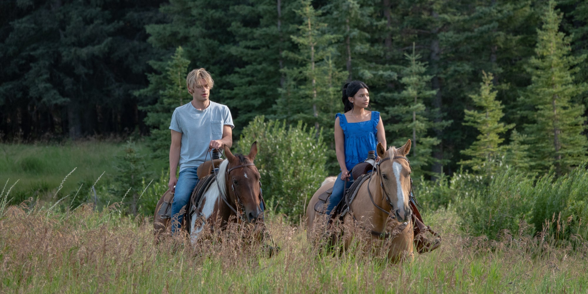 Noah LaLonde (Cole) et Nikki Rodriguez (Jackie) seront de retour cet été dans la saison 2 de "Ma vie avec les Walter Boys" sur Netflix. 
