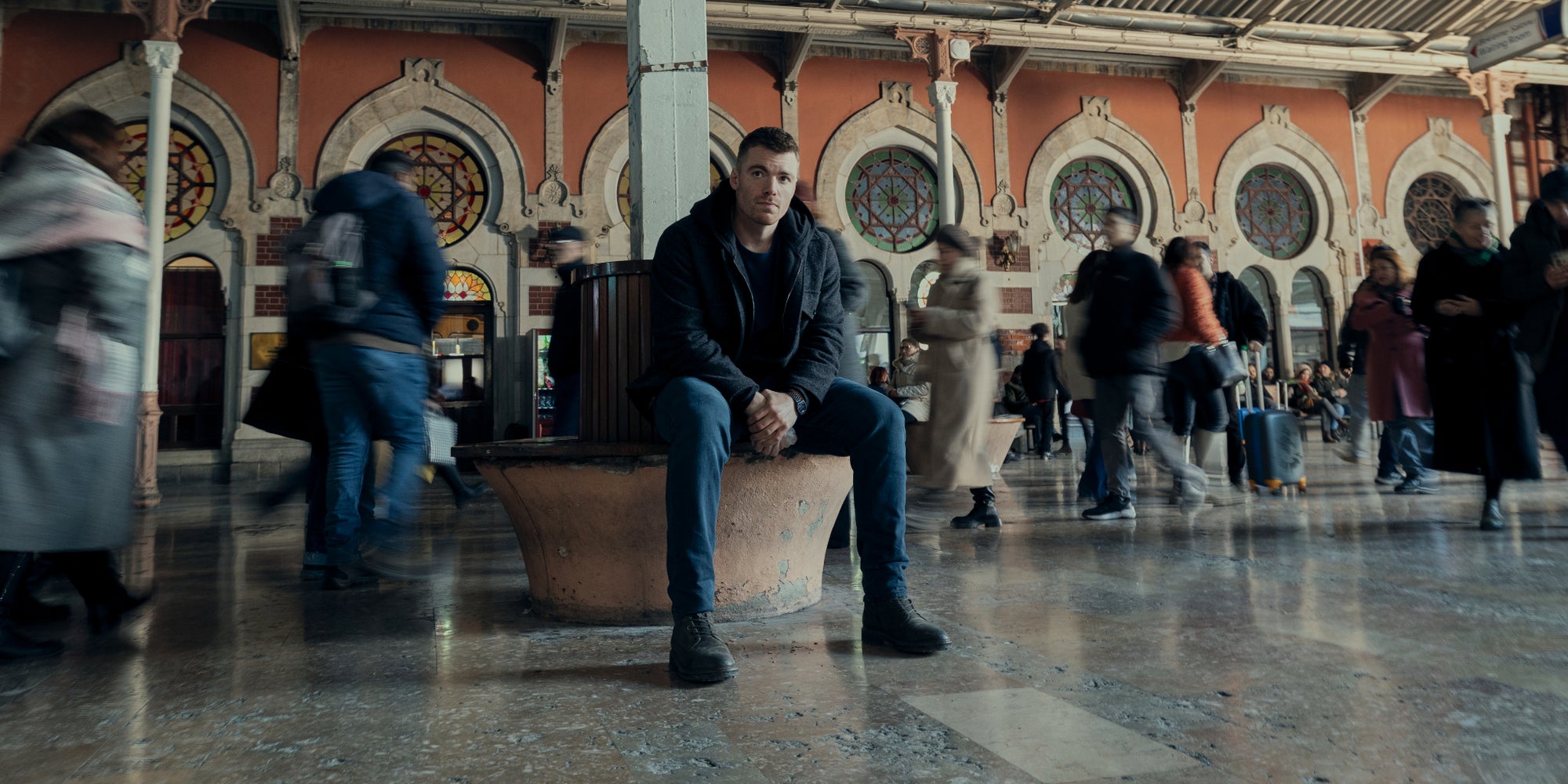 Gabriel Basso (Peter Sutherland) dans "The Night Agent".