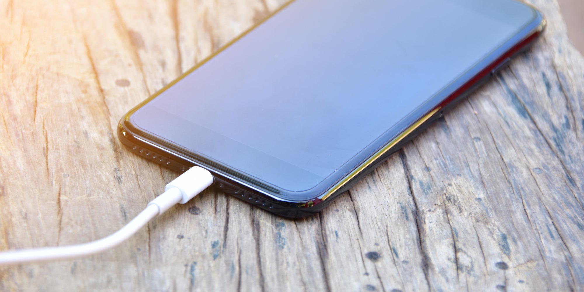 Une charge filaire jusqu'à 30W sur le prochain iPhone 14 ?