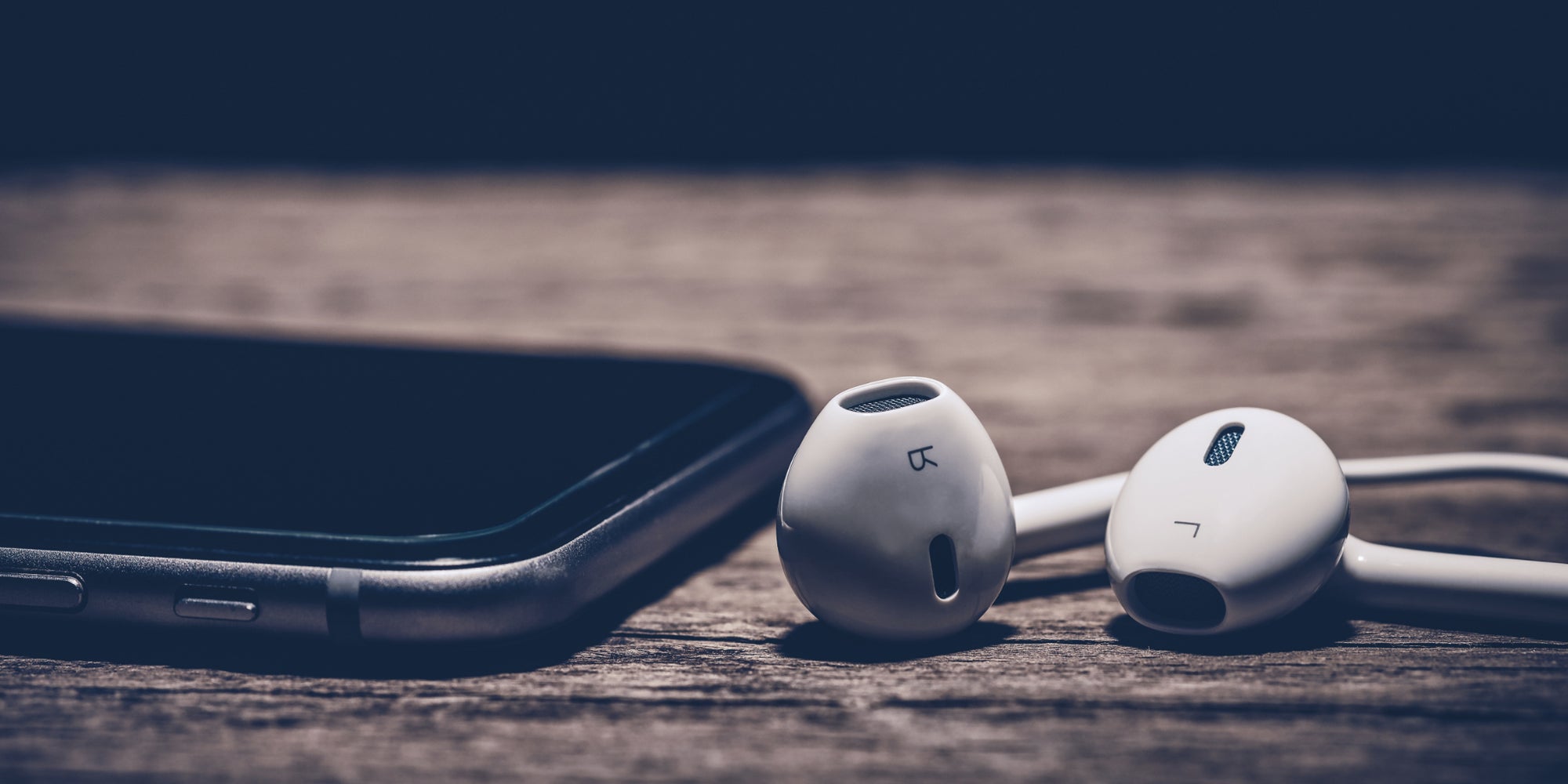 Les constructeurs ne sont désormais plus contraints de fournir des écouteurs avec leurs smartphones.