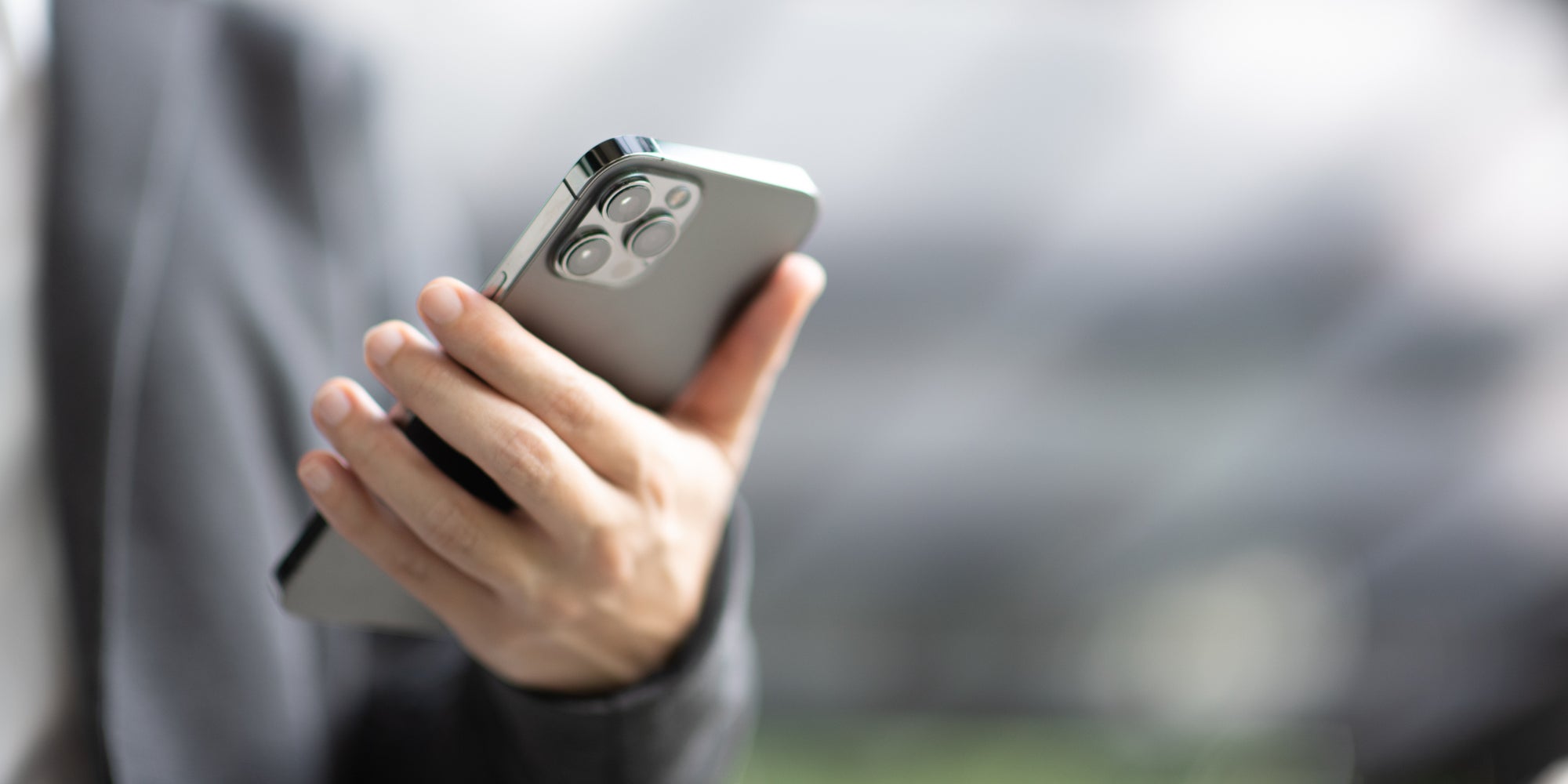 L'iPhone 14, successeur de l'iPhone 13 (ici en photo en version Pro) a peut-être déjà dévoilé son design