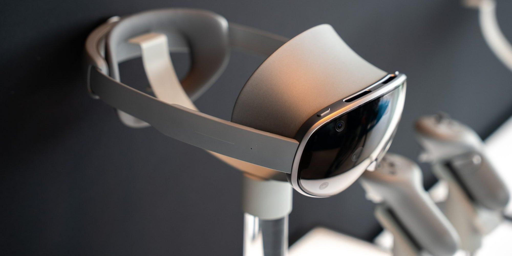 Samsung officialise son casque de réalité mixte, le Galaxy XR.