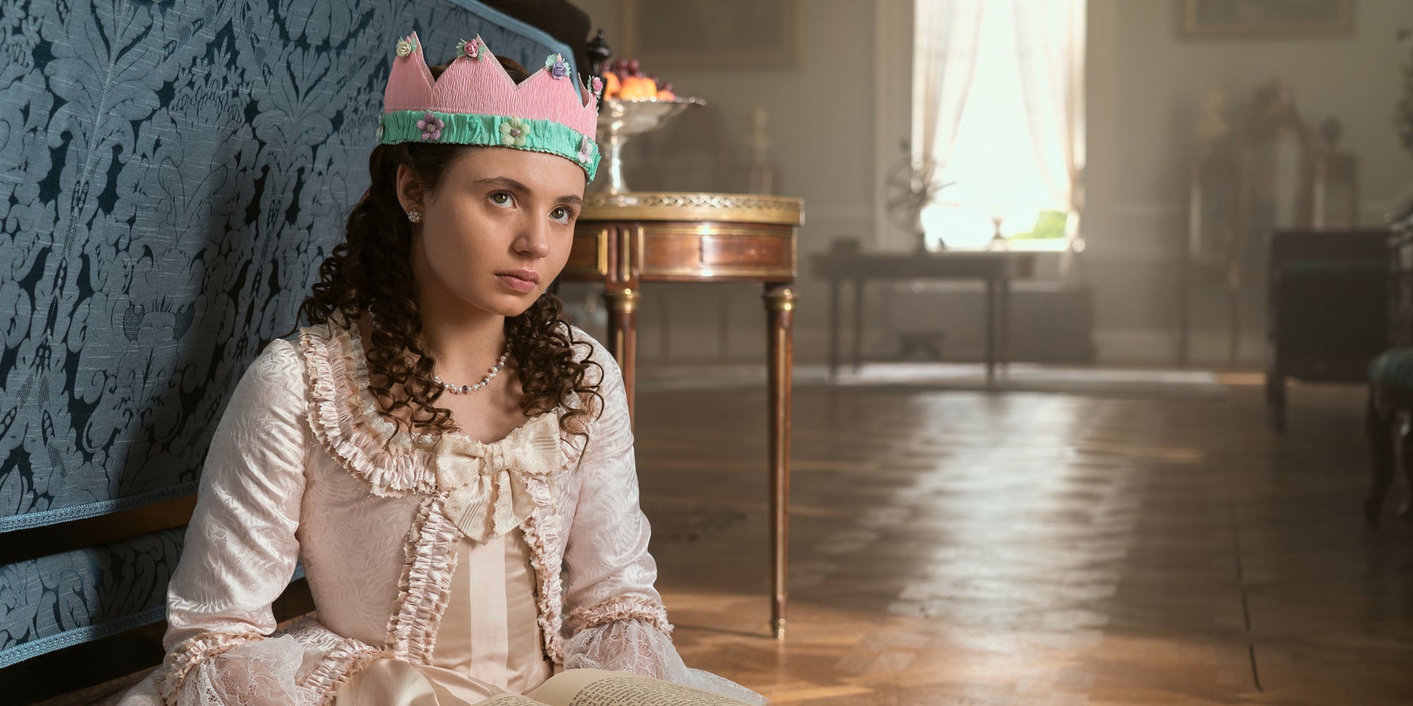 Connie Jenkins-Greig incarne la jeune Violet Ledger dans la série "La Reine Charlotte : Un chapitre Bridgerton".