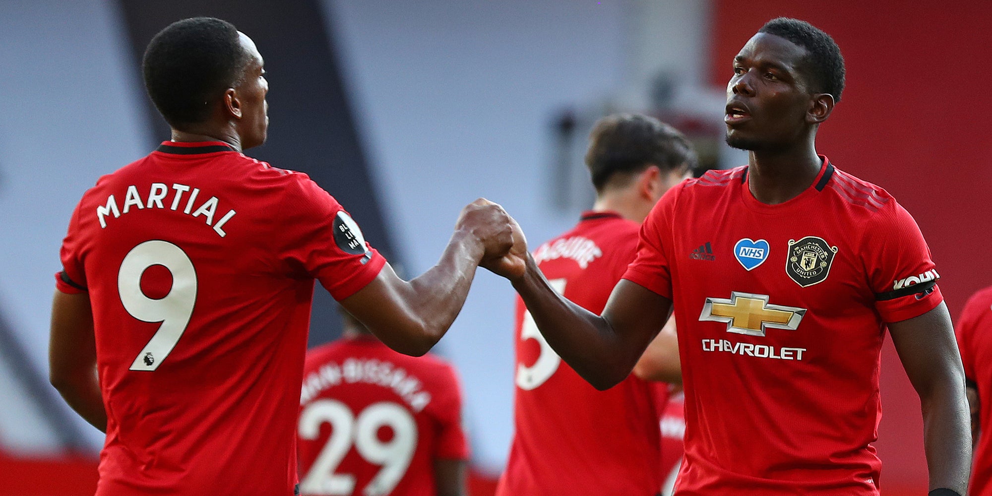 Pogba et Martial lors de Manchester United - Sheffield United en Premier League, le 24 juin 2020 à Old Trafford, Manchester.