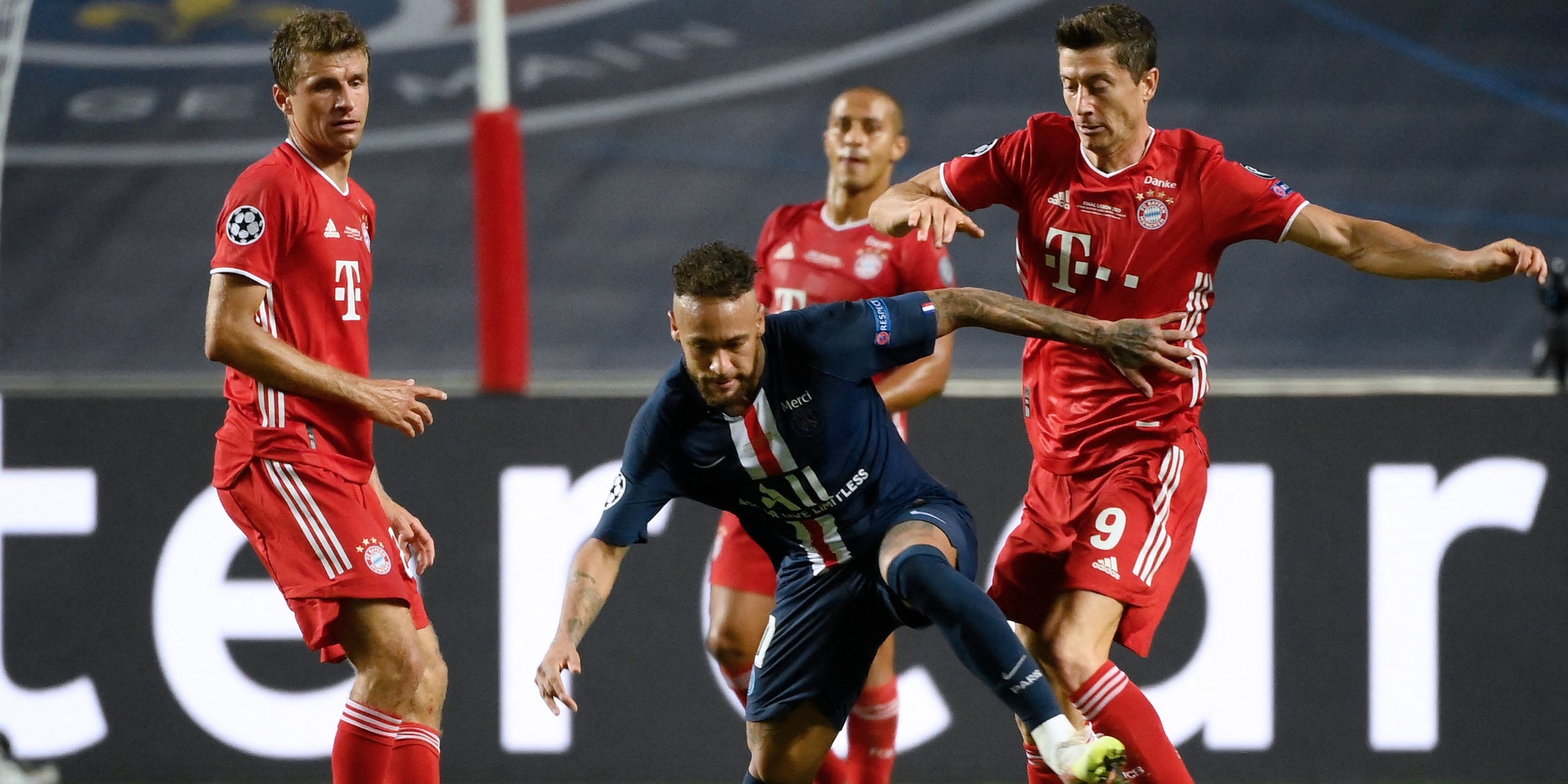 Neymar et ses coéquipiers du PSG ont de nouveau rendez-vous avec Müller, Lewandowski et les autres joueurs du Bayern, ici lors de la dernière finale de Ligue des Champions, à Lisbonne, le 23 août 2020.