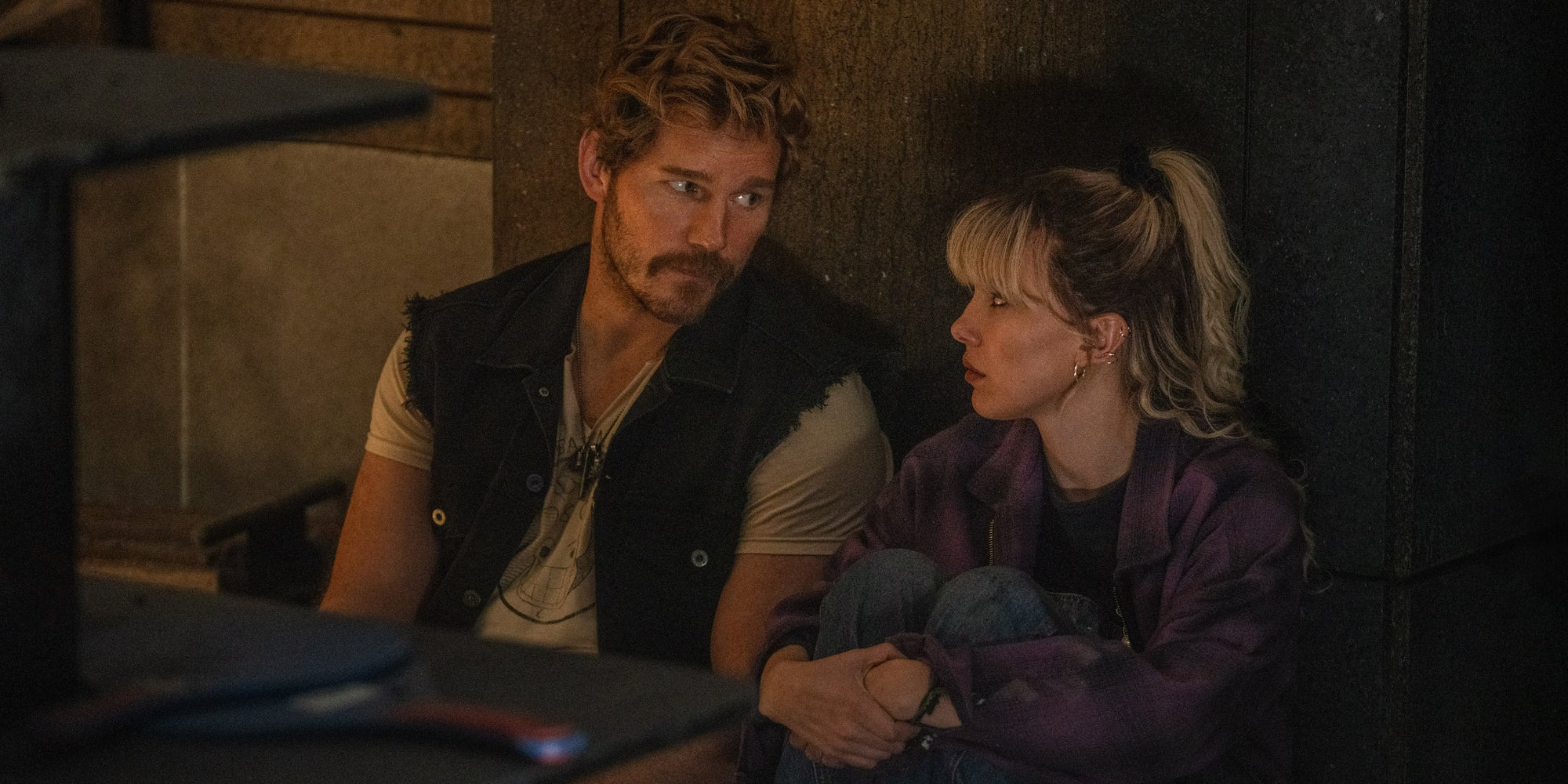 Chris Pratt (Keats) et Millie Bobby Brown (Michelle) dans "The Electric State", le nouveau film des frères Russo sur Netflix. 