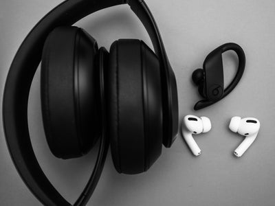 AirPods Studio, le premier casque audio d'Apple se dévoile