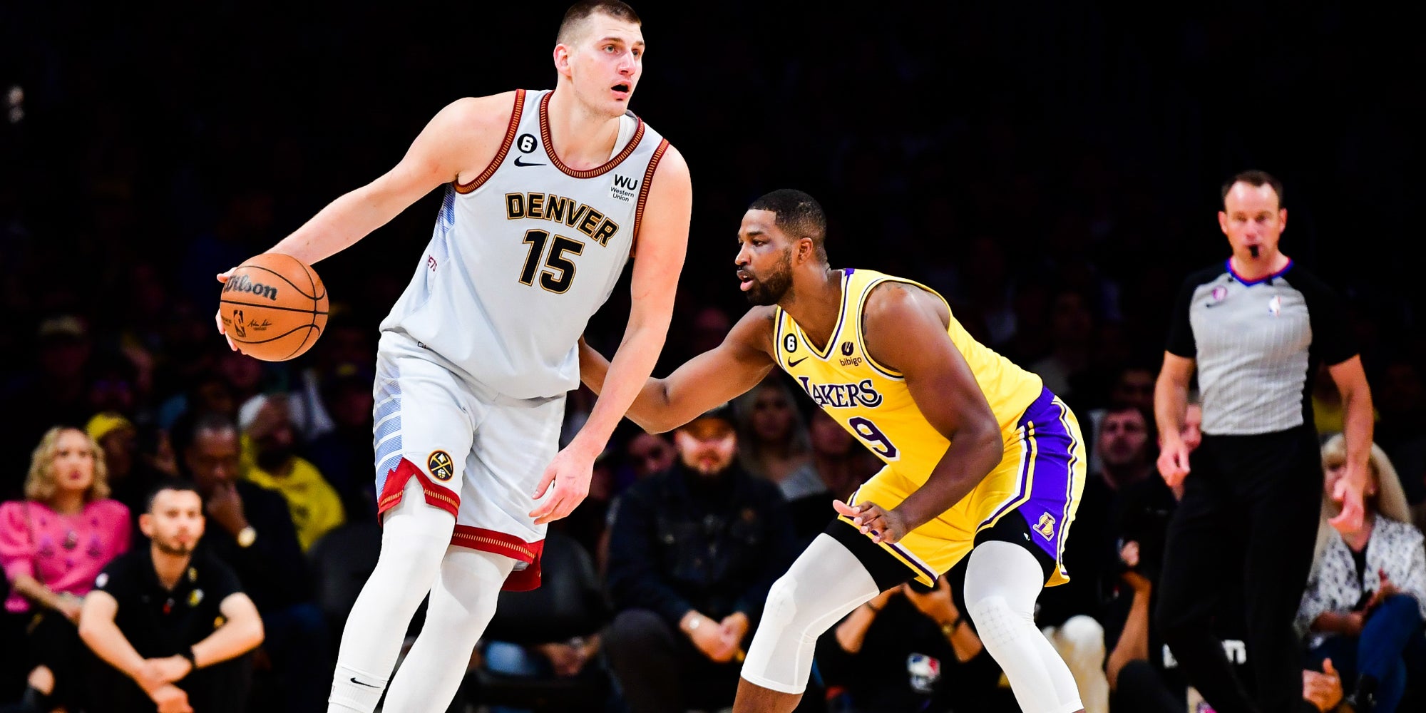 Nikola Jokic (Denver Nuggets) et Tristan Thompson (LA Lakers) lors du 4e game des finales de Conférence Ouest 2023, à la Ball Arena (Denver), le 22 mai 2023.